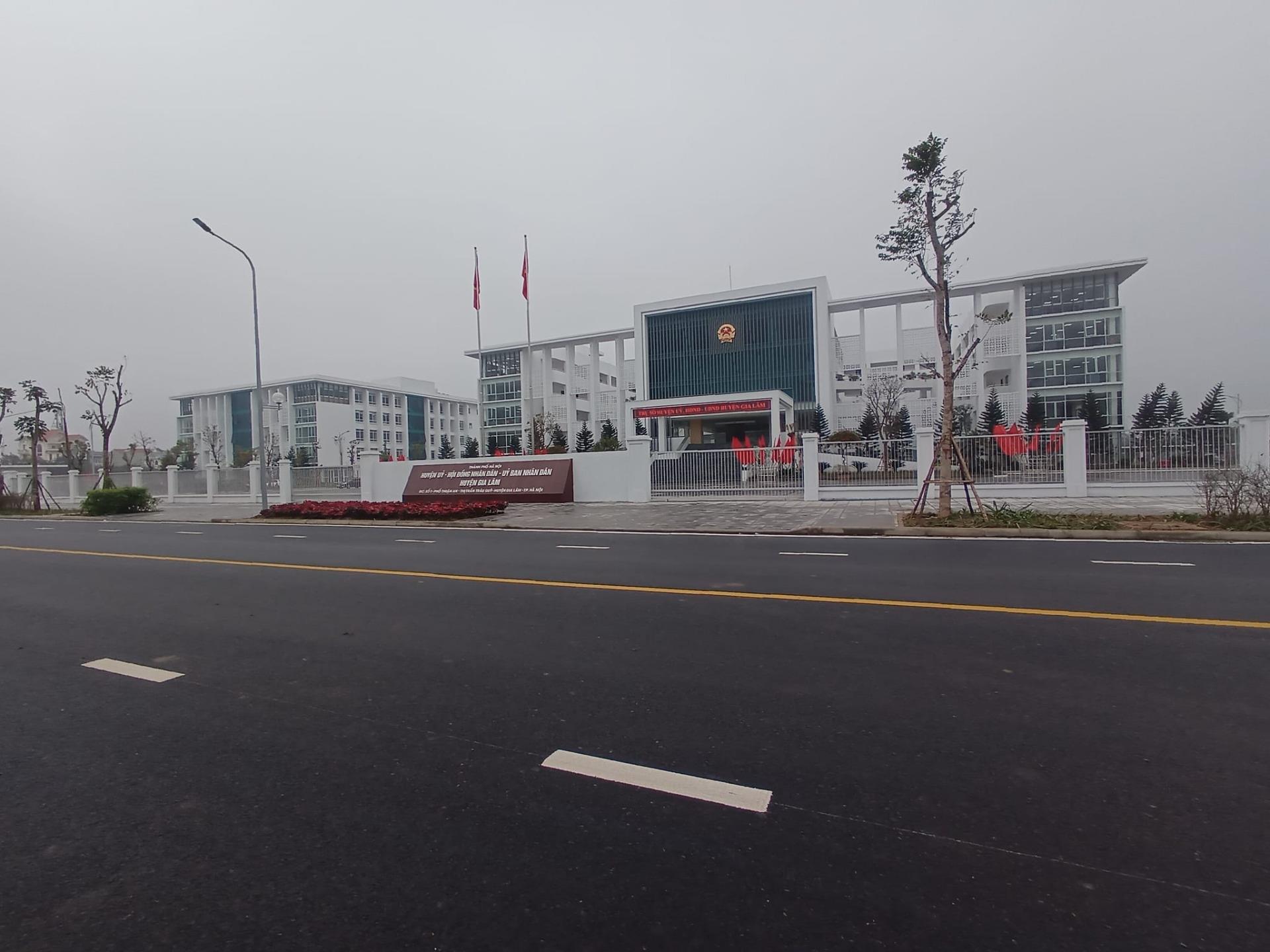 Cần bán gấp bán nhanh nhà shr 72 m2, hướng Đông-Nam tại Thị trấn Trâu Quỳ - Gia Lâm, giá 18,6 tỷ