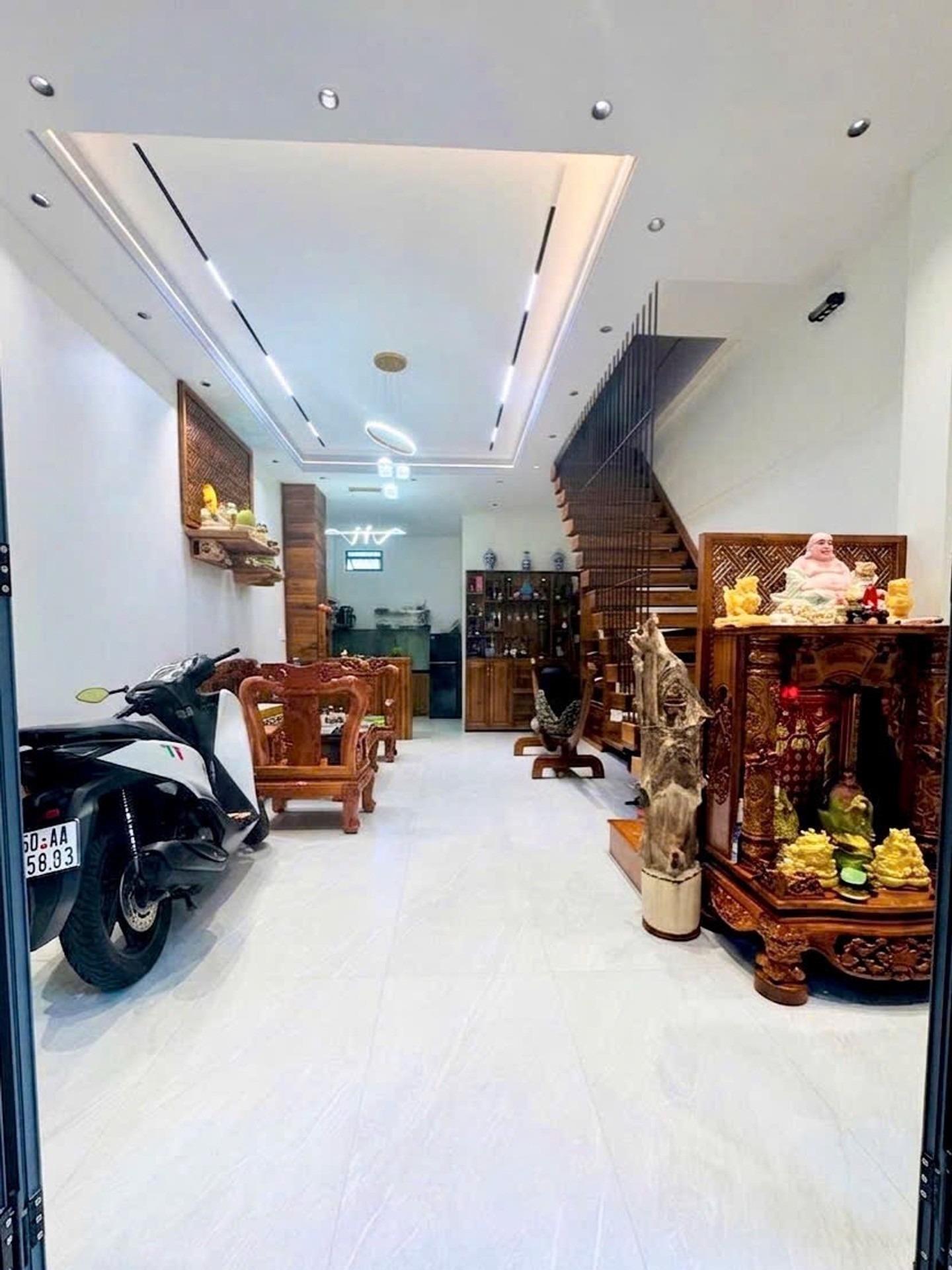 Cần bán ngay nhà 42 m2 tại Đường Hương lộ 2 - Bình Trị Đông - Bình Tân, giá 5,2 tỷ