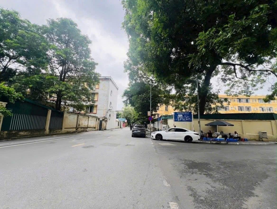 Cần bán ngay căn nhà 50 m2 tại Phố Tạ Quang Bửu - Bách Khoa - Hai Bà Trưng, giá 268 triệu