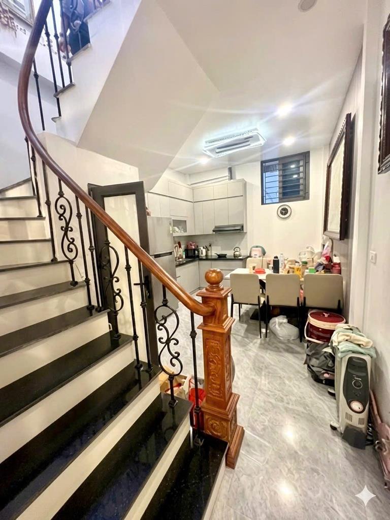 Cần bán căn nhà 5 tầng, 46 m2, mặt tiền 38m tại Phường Thịnh Quang - Đống Đa, giá 14,75 tỷ