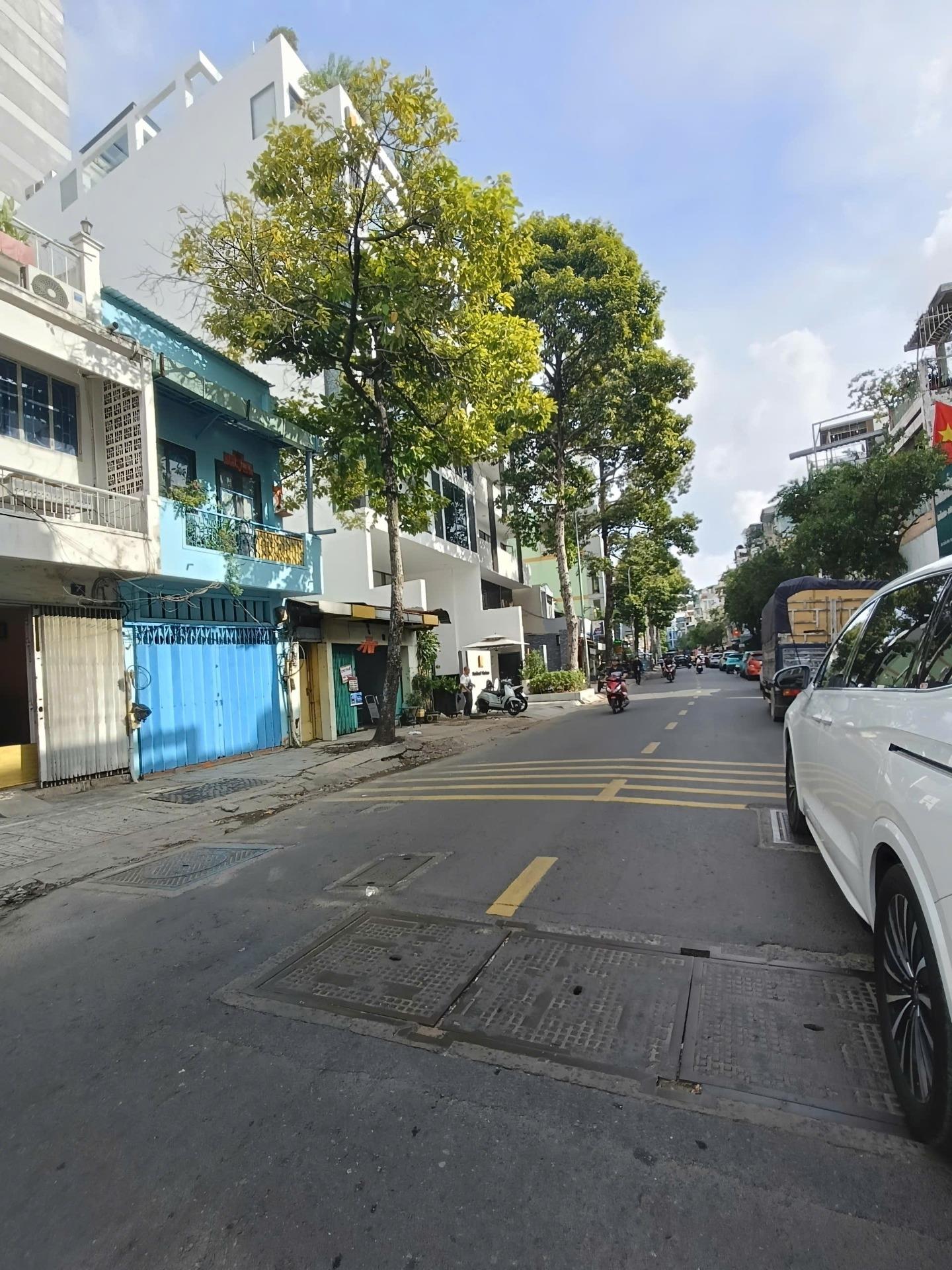 Cần bán căn nhà mặt phố 61 m2 tại Phường 1 - Quận 5 - TP Hồ Chí Minh, giá 36 tỷ