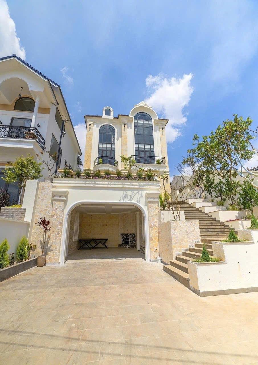 Chuyển nhượng căn nhà riêng 304 m2 tại Đường Trịnh Hoài Đức - Đà Lạt - Lâm Đồng, giá 20 tỷ