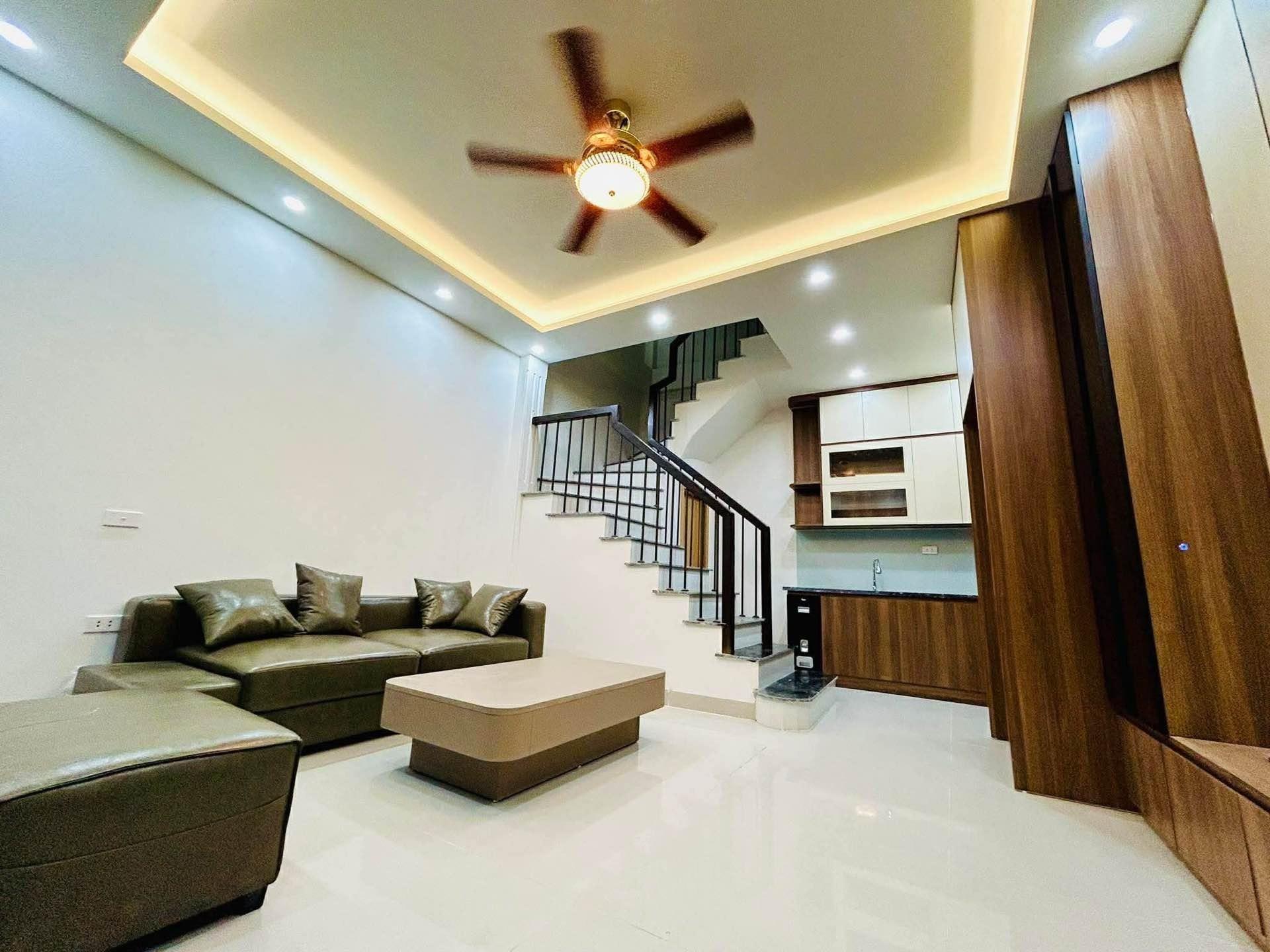 Bán gấp nhà sổ riêng 31,200000762939453 m2 tại Đường Hoàng Mai - Tương Mai - Hoàng Mai, giá 7,6 tỷ