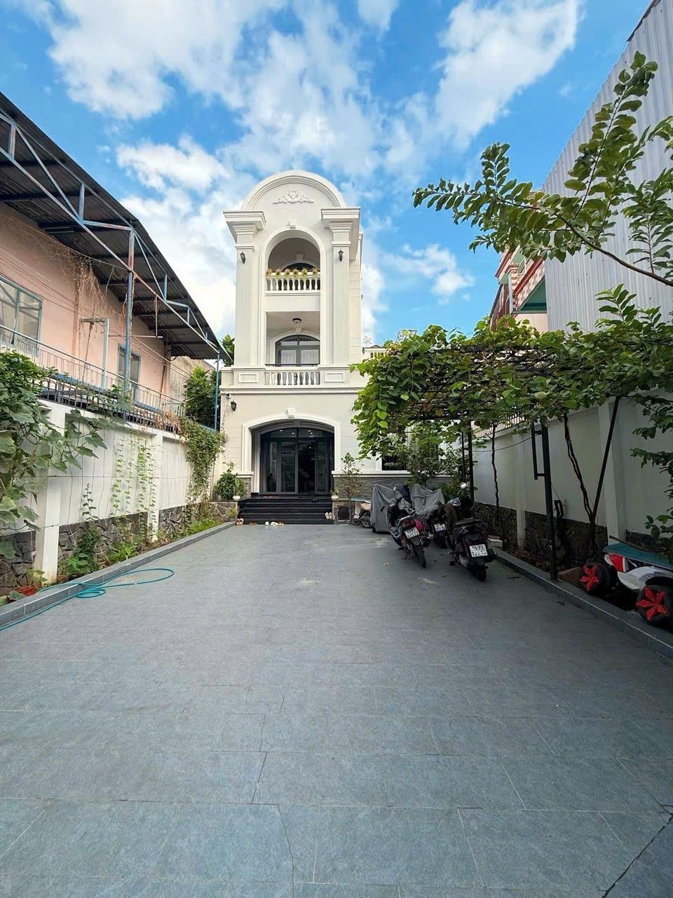 Cần bán ngay nhà 330 m2 tại Đường Tân Kỳ Tân Quý - Bình Hưng Hòa A - Bình Tân, giá 19,6 tỷ