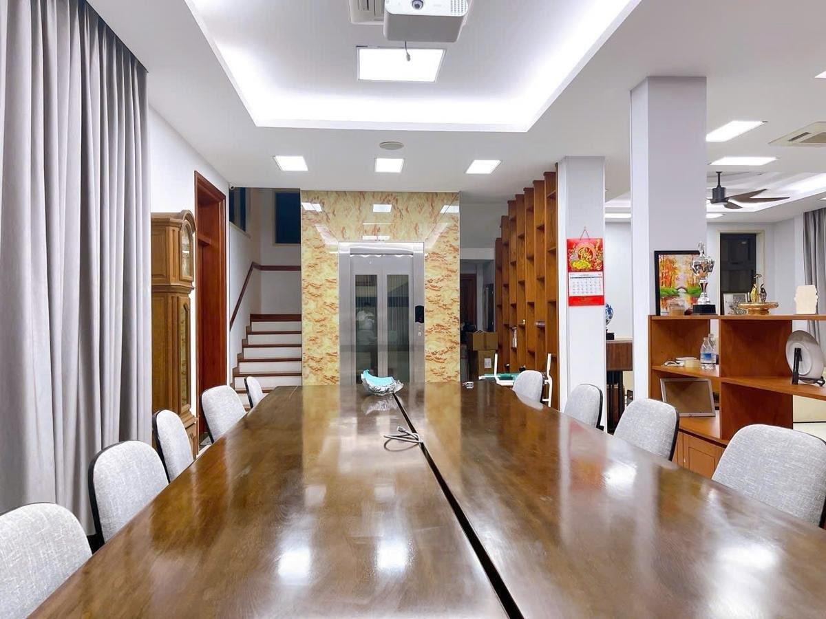 Bán biệt thự siêu đẹp 5 tầng, 230 m2, giá 68 tỷ tại Đường Linh Đàm - Hoàng Mai - Hà Nội