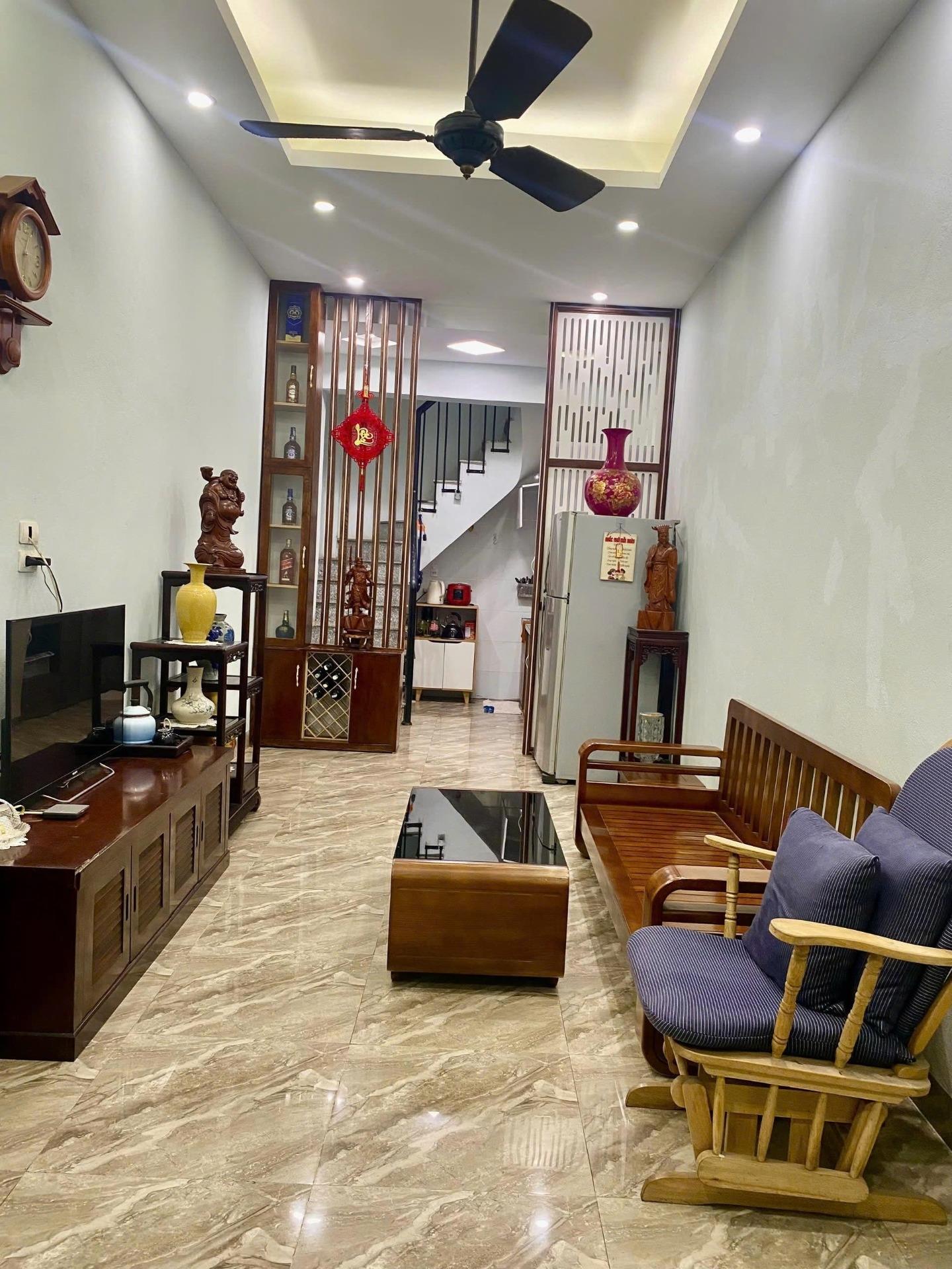 Sở hữu nhà sổ riêng 30 m2, hướng Đông-Nam tại Đường Minh Khai - Hai Bà Trưng, giá 6,56 tỷ