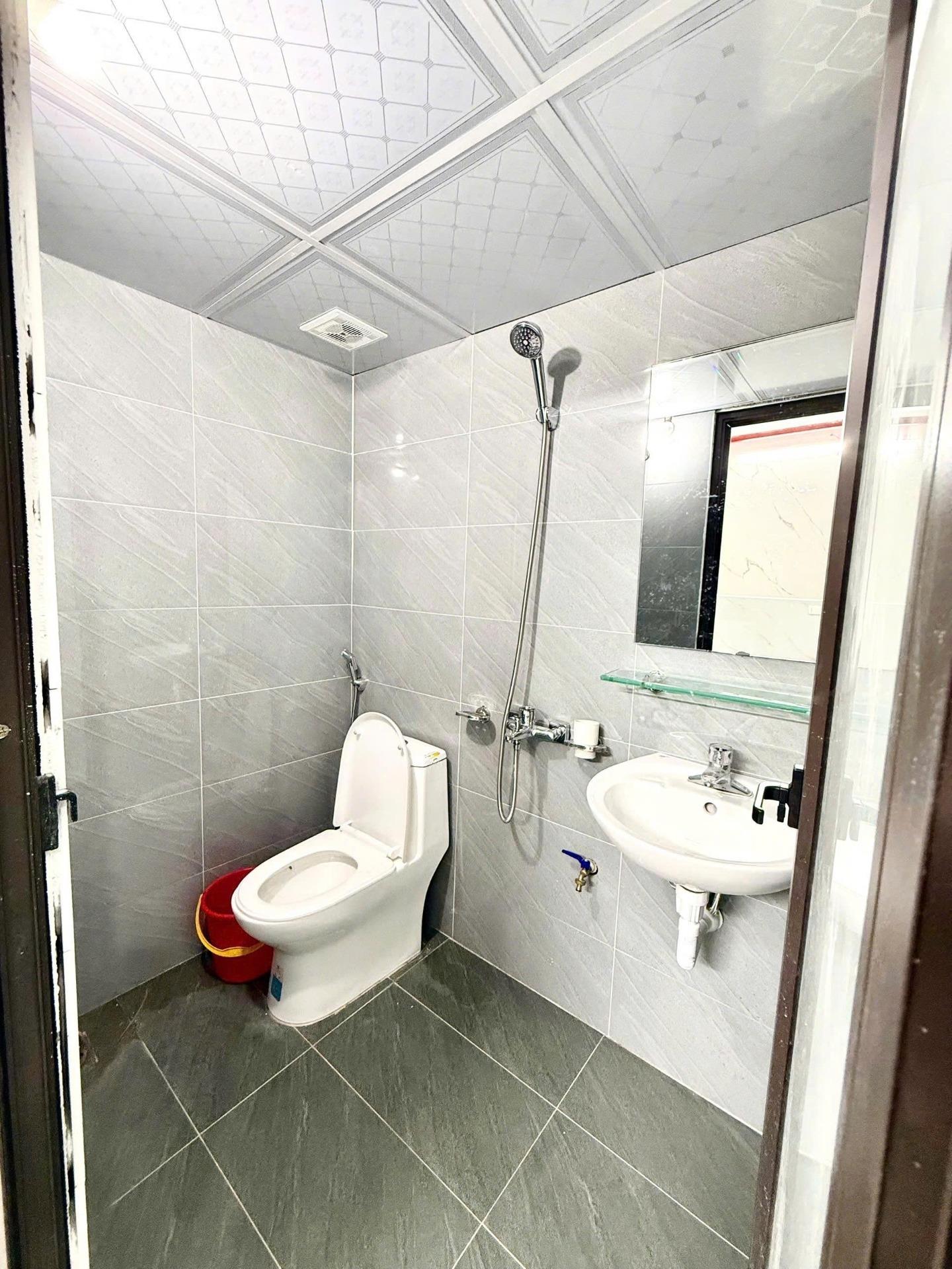 Cần cho thuê gấp căn hộ 20 m2 tại Phố Thái Thịnh - Đống Đa - Hà Nội, giá 3,5 tr/tháng