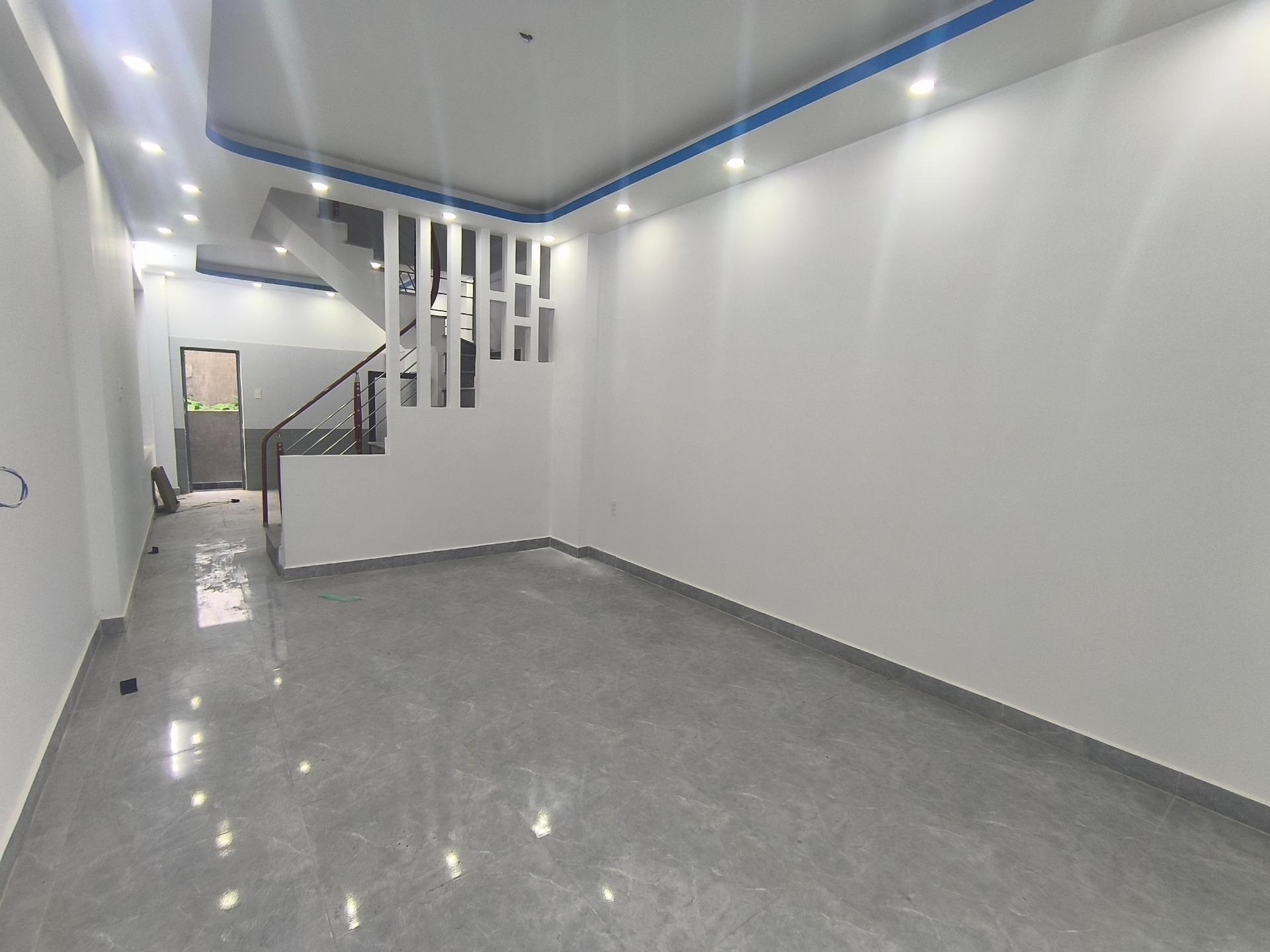 Bán nhanh nhà đẹp 43 m2, hướng Đông tại Phố Tiểu Trà - Anh Dũng - Dương Kinh, giá 1,85 tỷ