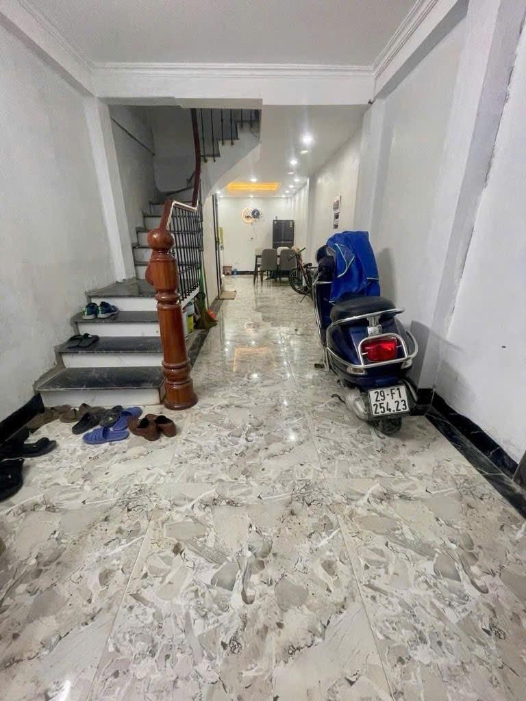 Cần bán gấp bán nhanh nhà riêng sổ đỏ 33,20000076293945 m2 tại Đường Đại Mỗ, giá 8,8 tỷ