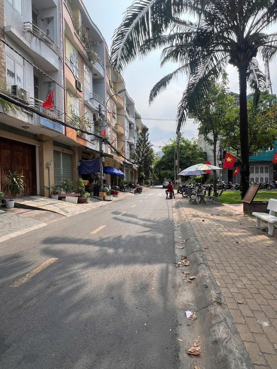 Sở hữu ngay nhà mặt phố 64 m2 tại Đường 320 Bông Sao - Quận 8 - TP Hồ Chí Minh, giá 11,8 tỷ