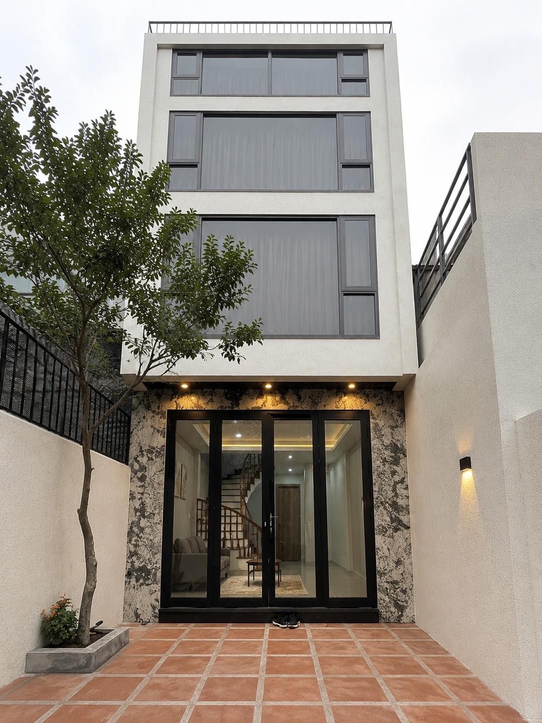 Chuyển nhượng nhà shr 70 m2 tại Phố Lệ Mật - Việt Hưng - Long Biên - Hà Nội, giá 12,2 tỷ