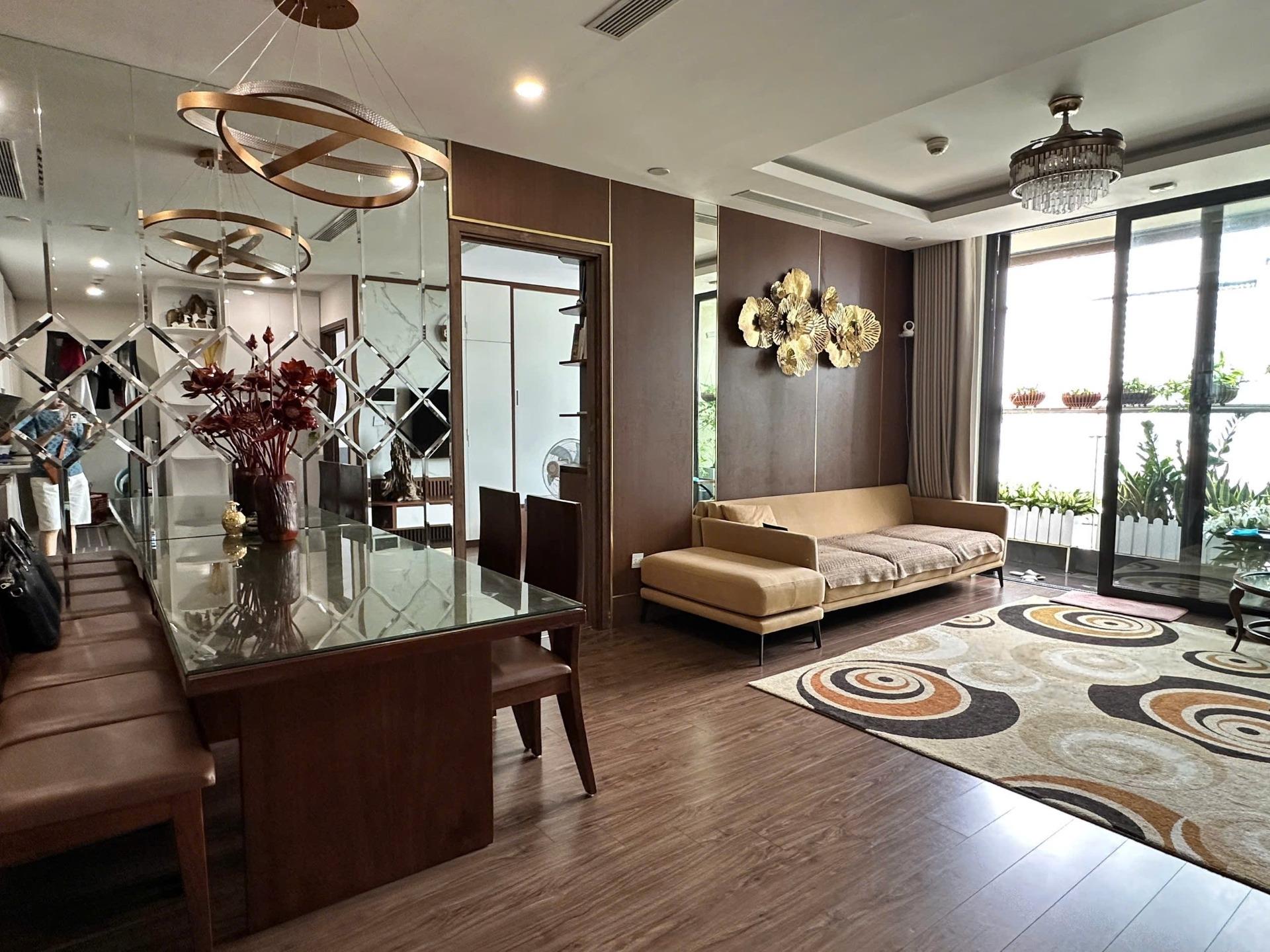Cần bán gấp căn hộ 90 m2, giá 8 tỷ tại Đường Phạm Văn Đồng - Đông Ngạc - Bắc Từ Liêm - Hà Nội
