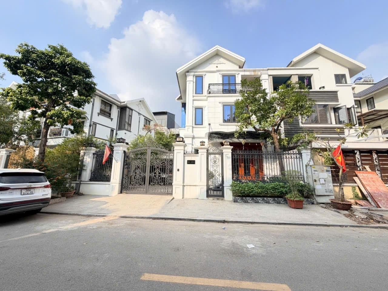 Sở hữu nhà biệt thự liền lề 216 m2, thỏa thuận tại Phố Lê Trọng Tấn - Hà Cầu - Hà Đông - Hà Nội