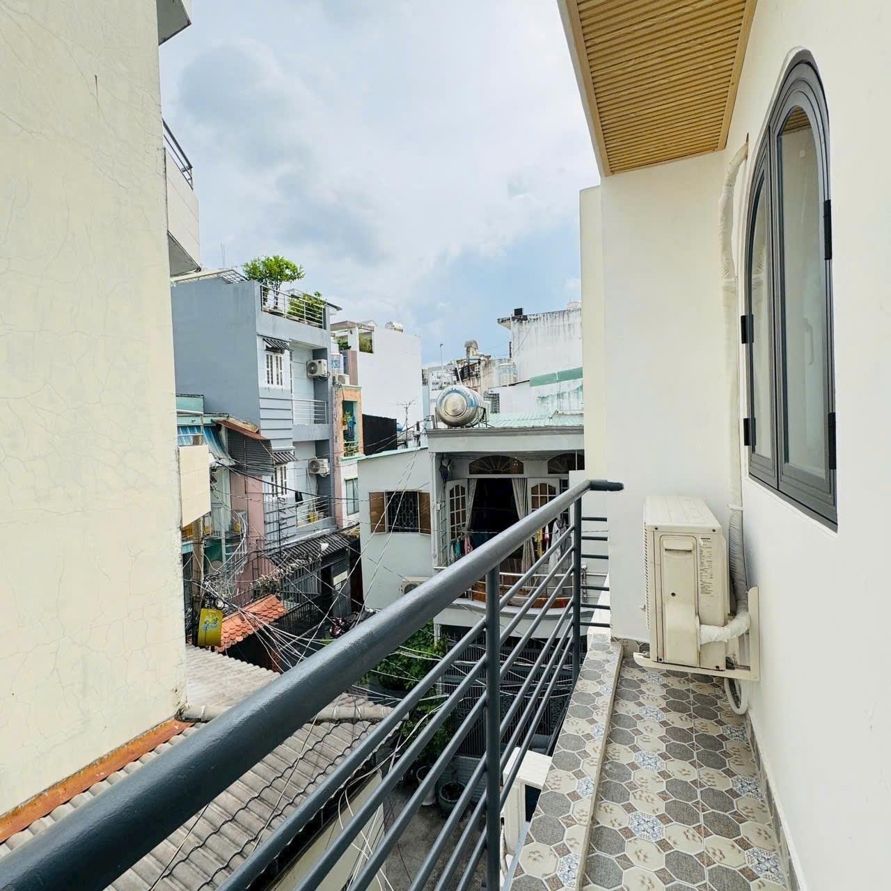 Chuyển nhượng chung cư 24 m2, giá 2 tỷ tại Đường Phan Xích Long - Phú Nhuận - TP Hồ Chí Minh