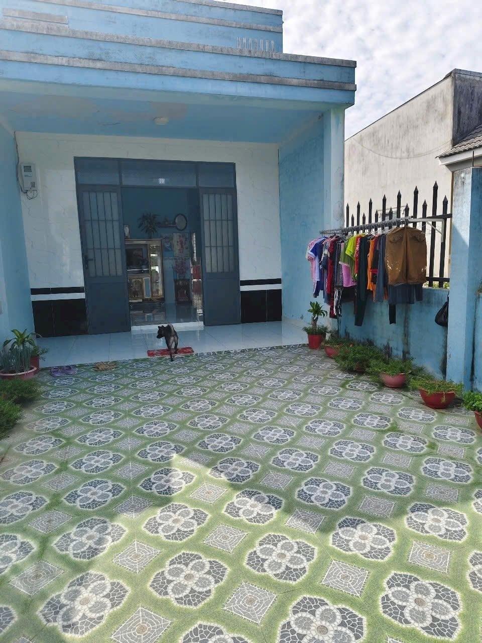 Cần bán ngay nhà 105 m2 tại Đường Giồng Cát - Tân Phú Trung - Củ Chi, giá 800 triệu
