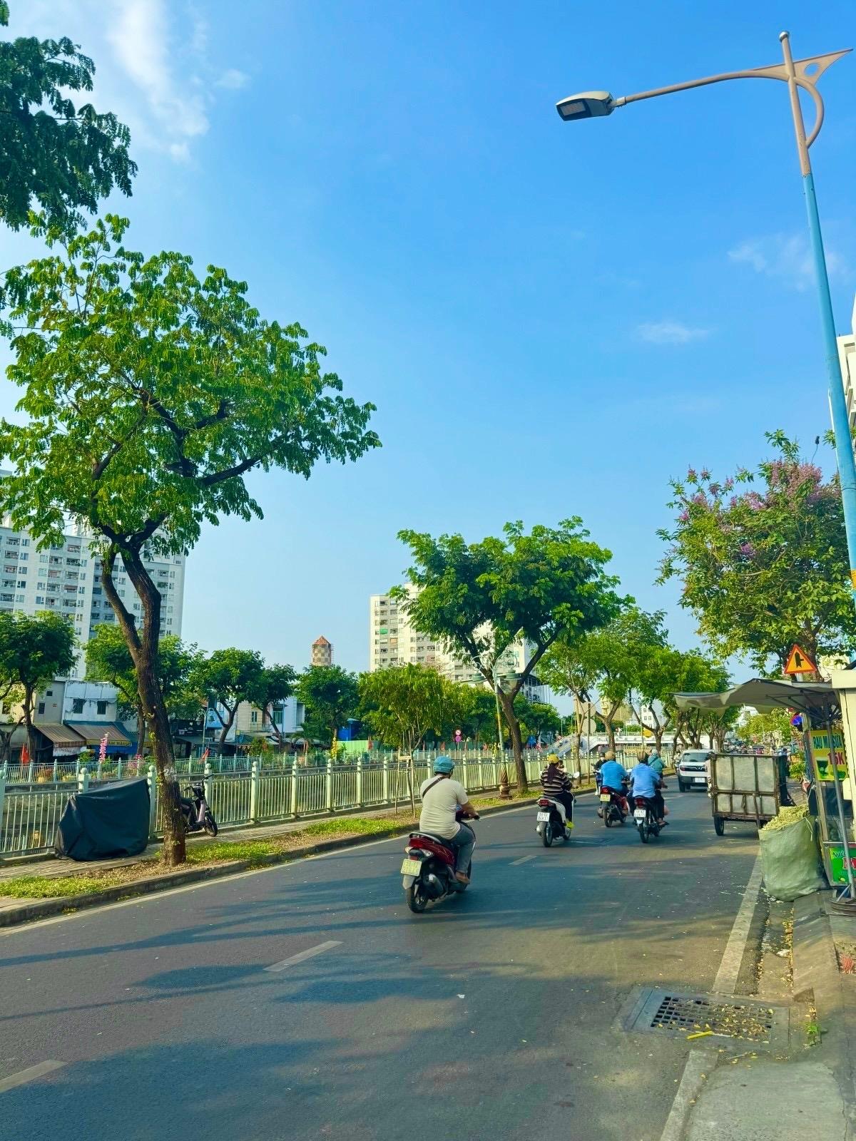Cần bán nhanh nhà phố 726 m2 tại Đường Lò Gốm - 11 - Quận 6 - TP Hồ Chí Minh, giá 120 tỷ