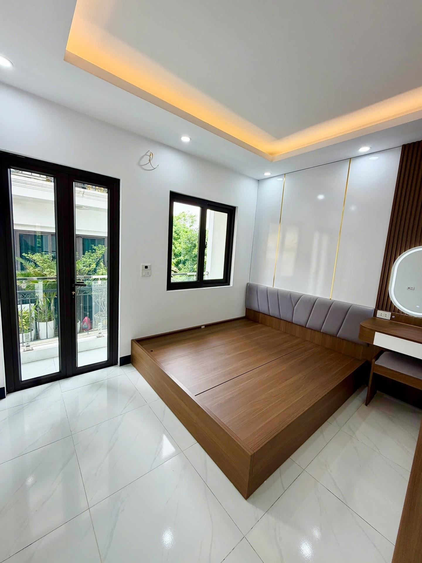 Cần bán nhà sổ hồng riêng 37 m2, hướng Nam tại Đường Kim Giang - Định Công - Hoàng Mai, giá 9,1 tỷ