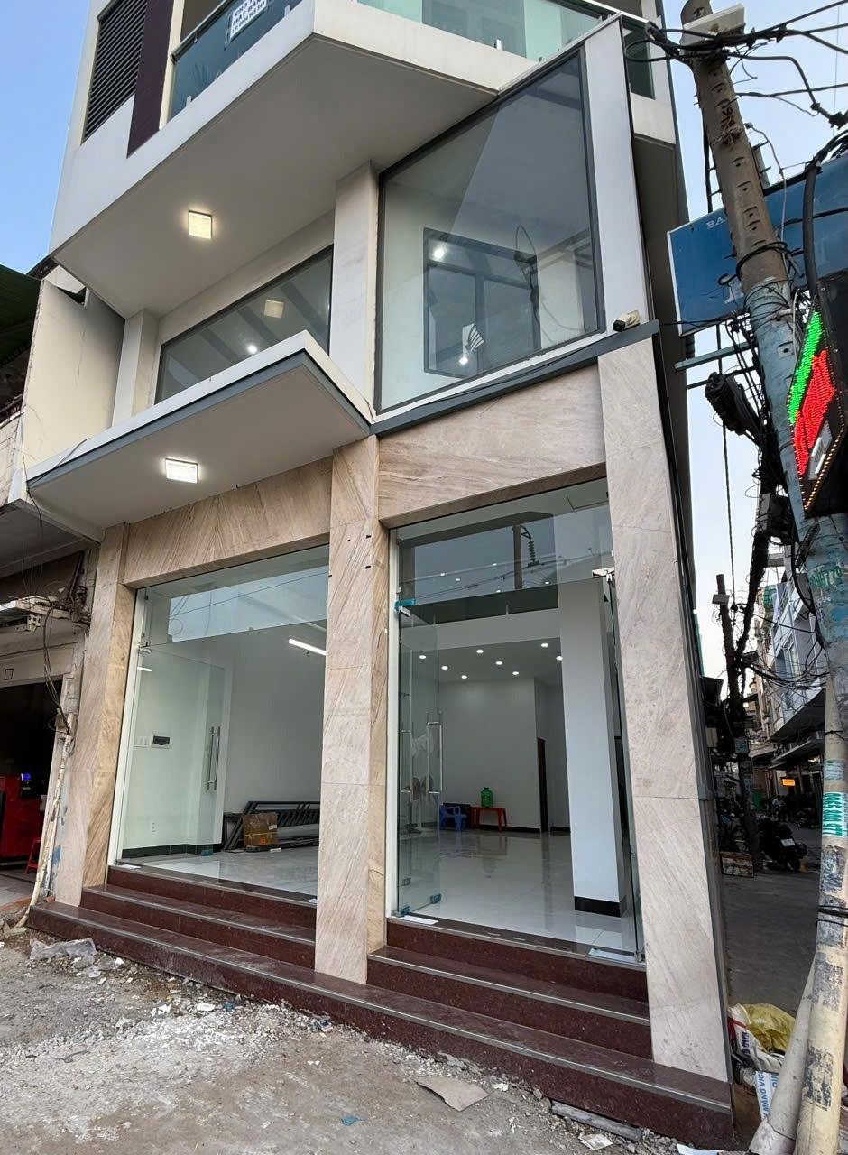 Cho thuê gấp nhà mặt phố đẹp tại Đường Hồng Bàng - 6 - Quận 6, 140 m2, giá 22 triệu/tháng