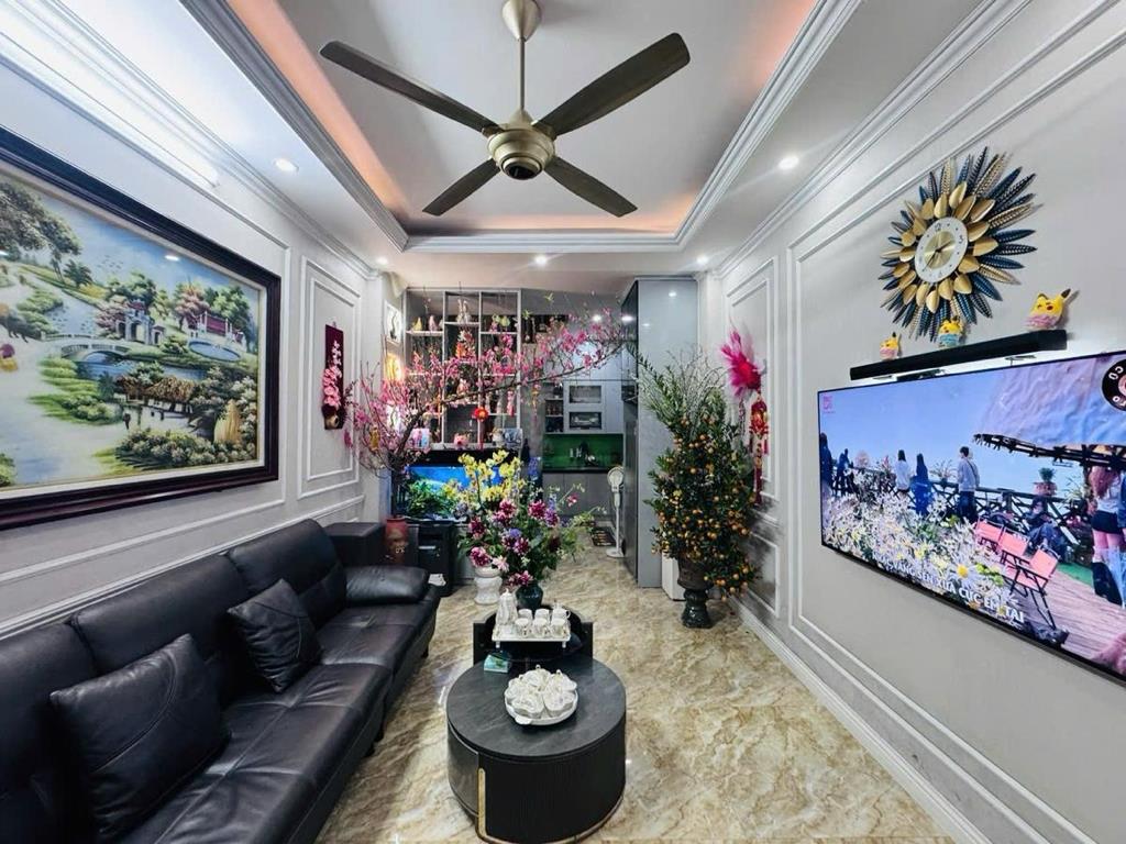 Bán gấp nhà 38 m2 tại Đường Tân Mai - Tân Mai - Hoàng Mai - Hà Nội, giá 10,5 tỷ