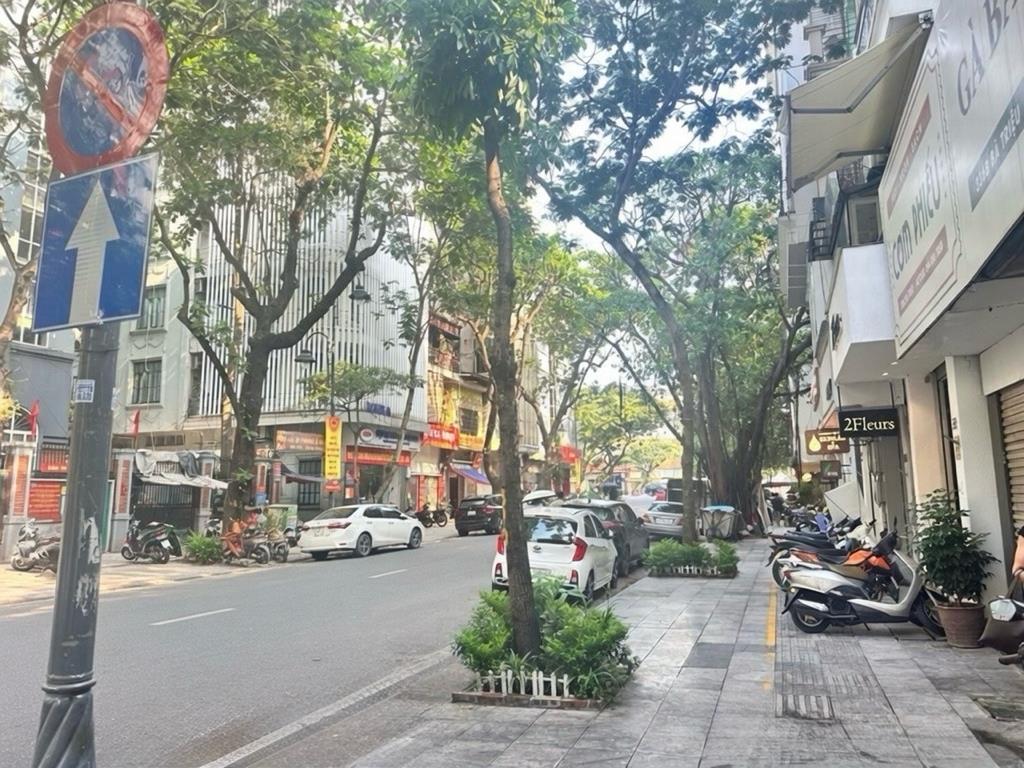 Bán gấp căn nhà mặt phố 75 m2 tại Phố Bà Triệu - Hai Bà Trưng - Hà Nội, giá 52,8 tỷ