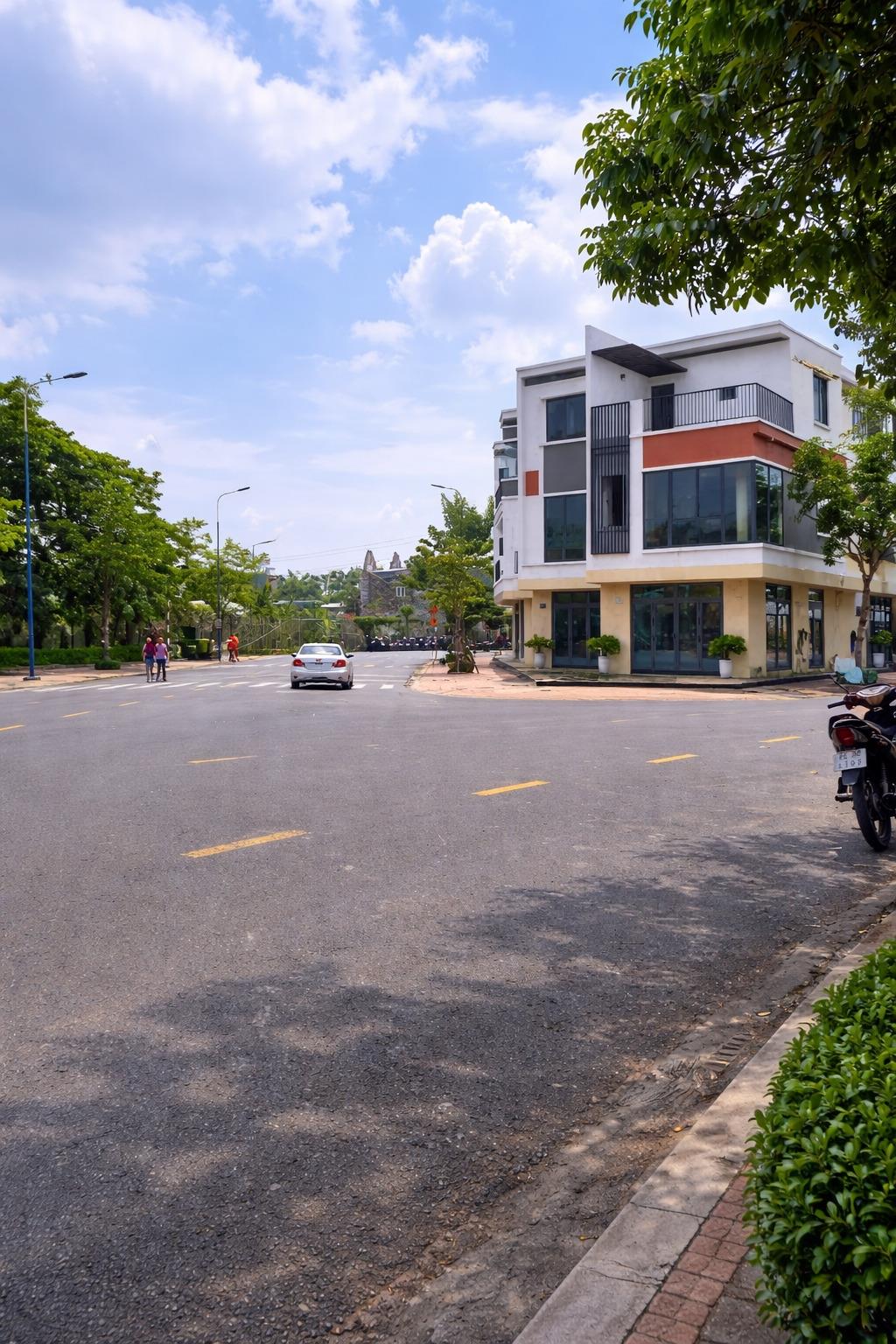 Bán nhanh nhà mặt tiền 105 m2 tại Đường Lê Thị Trung - An Phú - Thuận An - Bình Dương, giá 3,95 tỷ