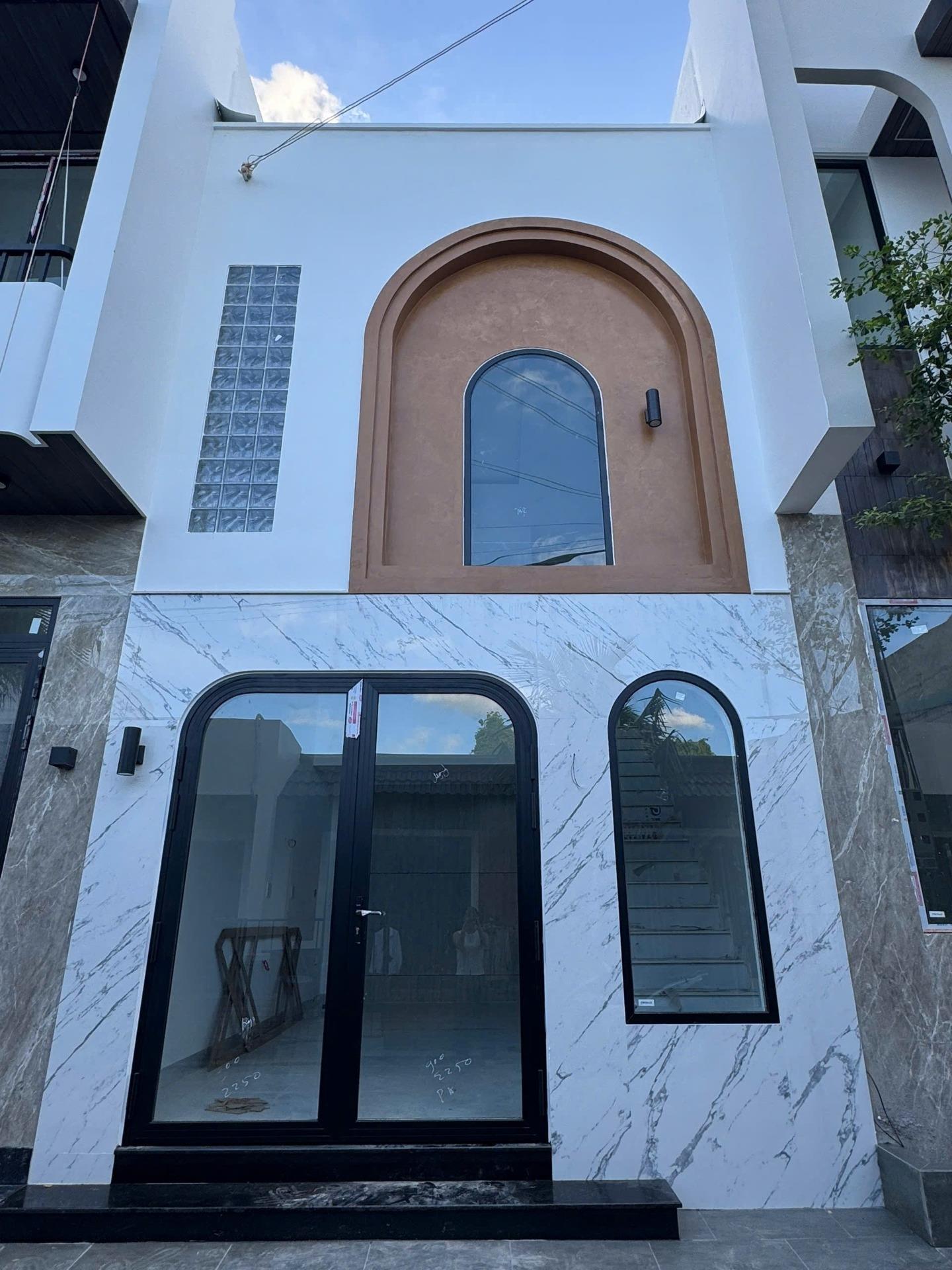 Bán nhanh căn nhà đẹp 75 m2, hướng Đông-Nam tại Đường Tầm Vu - Hưng Lợi - Ninh Kiều, giá 2,34 tỷ