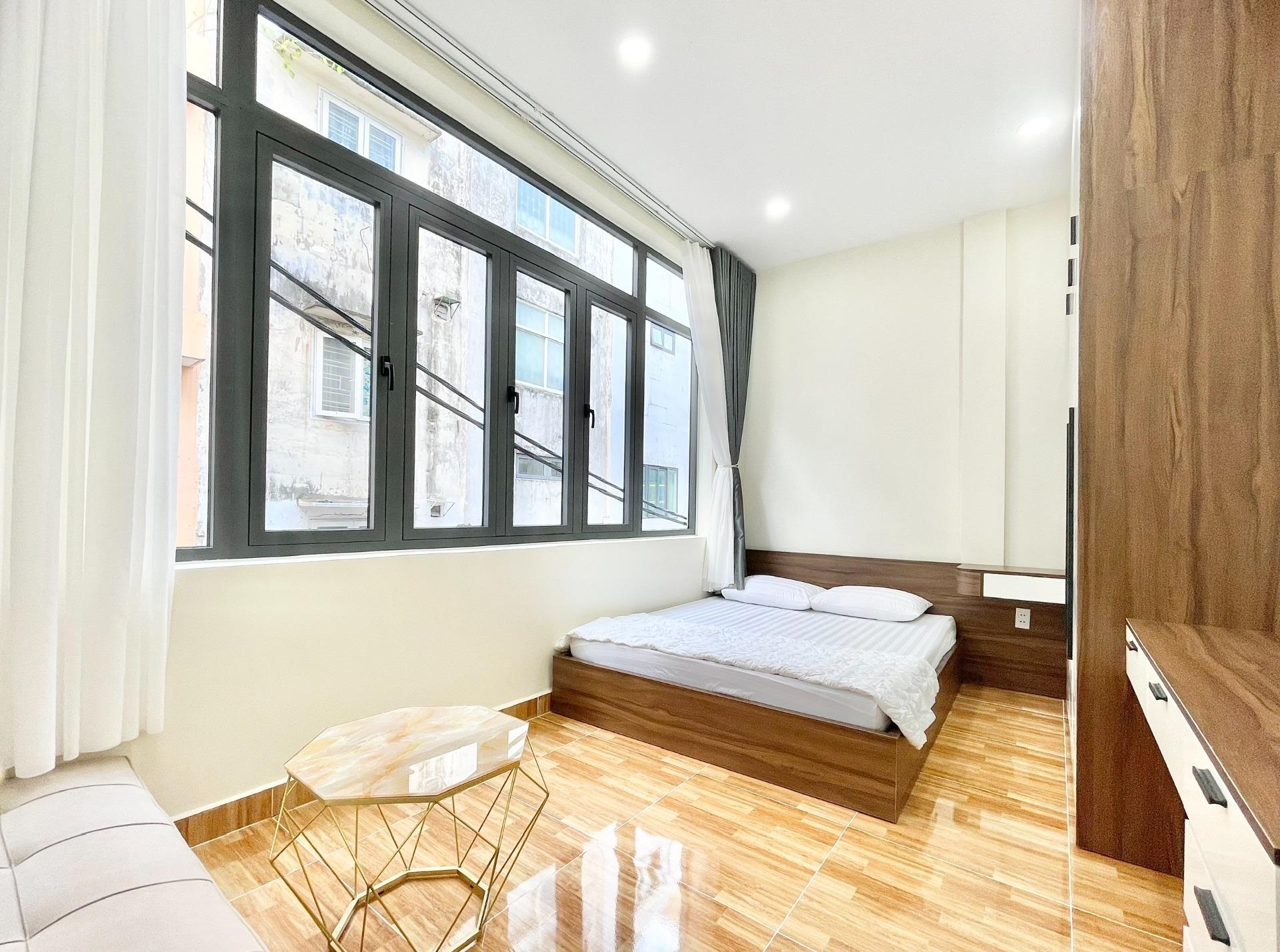 Cho thuê căn hộ full nội thất_máy giặt riêng_Gần công viên Tao Đàn_Landmark 81_Phố đi bộ