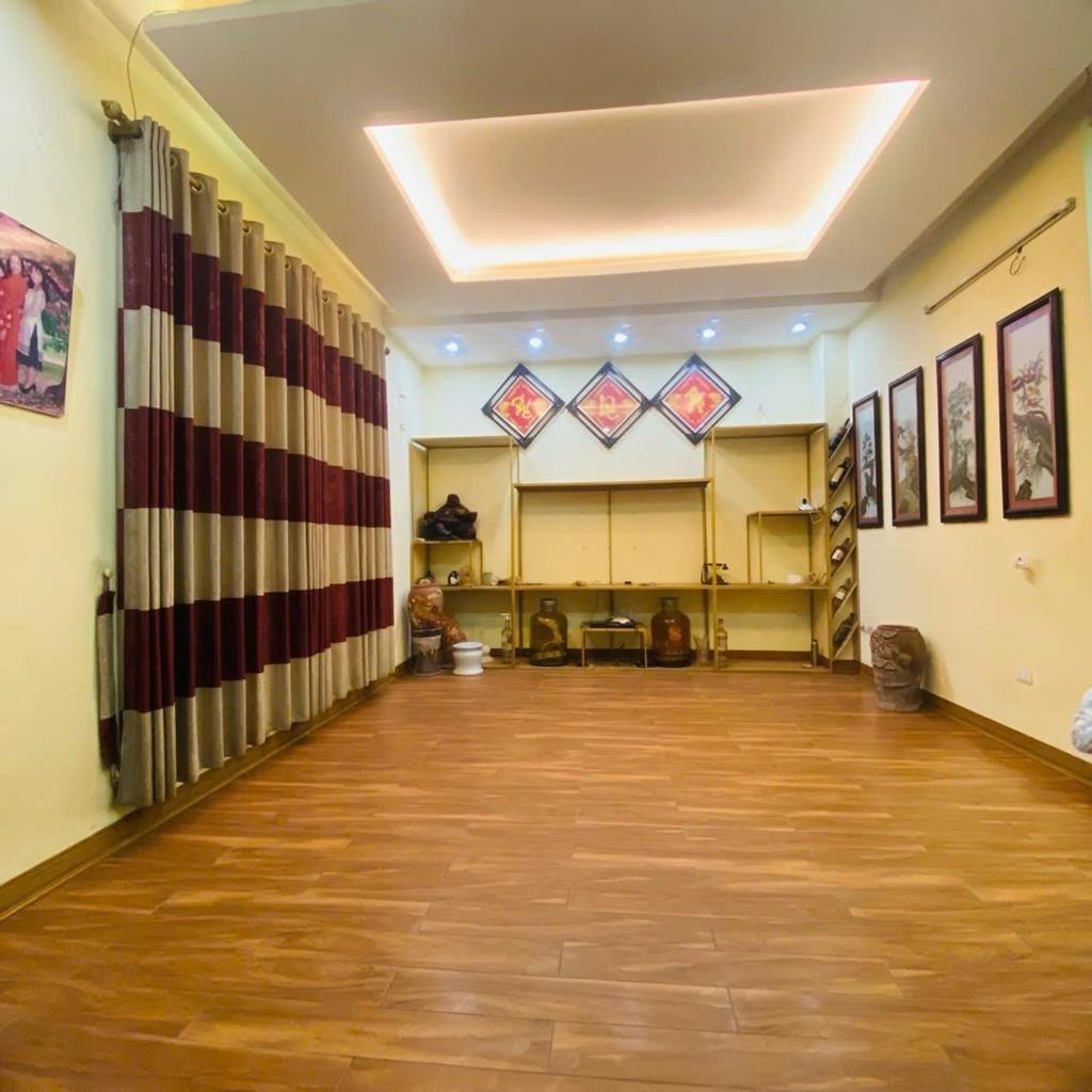 Cần bán gấp nhà shr 48 m2 tại Phố Hoàng Cầu - Ô Chợ Dừa - Đống Đa - Hà Nội, giá 23 tỷ