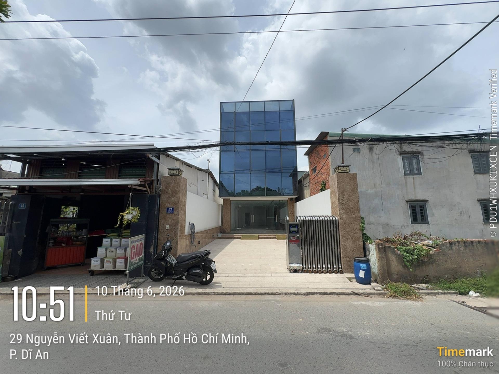Cho thuê tòa nhà văn phòng 2 tầng có thang máy - Vị trí đẹp tại Dĩ An