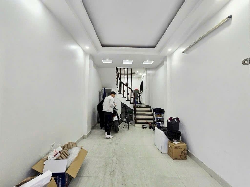 Cần bán ngay nhà 33 m2 tại Đường Lạc Long Quân - Xuân La - Tây Hồ - Hà Nội, giá 9,5 tỷ