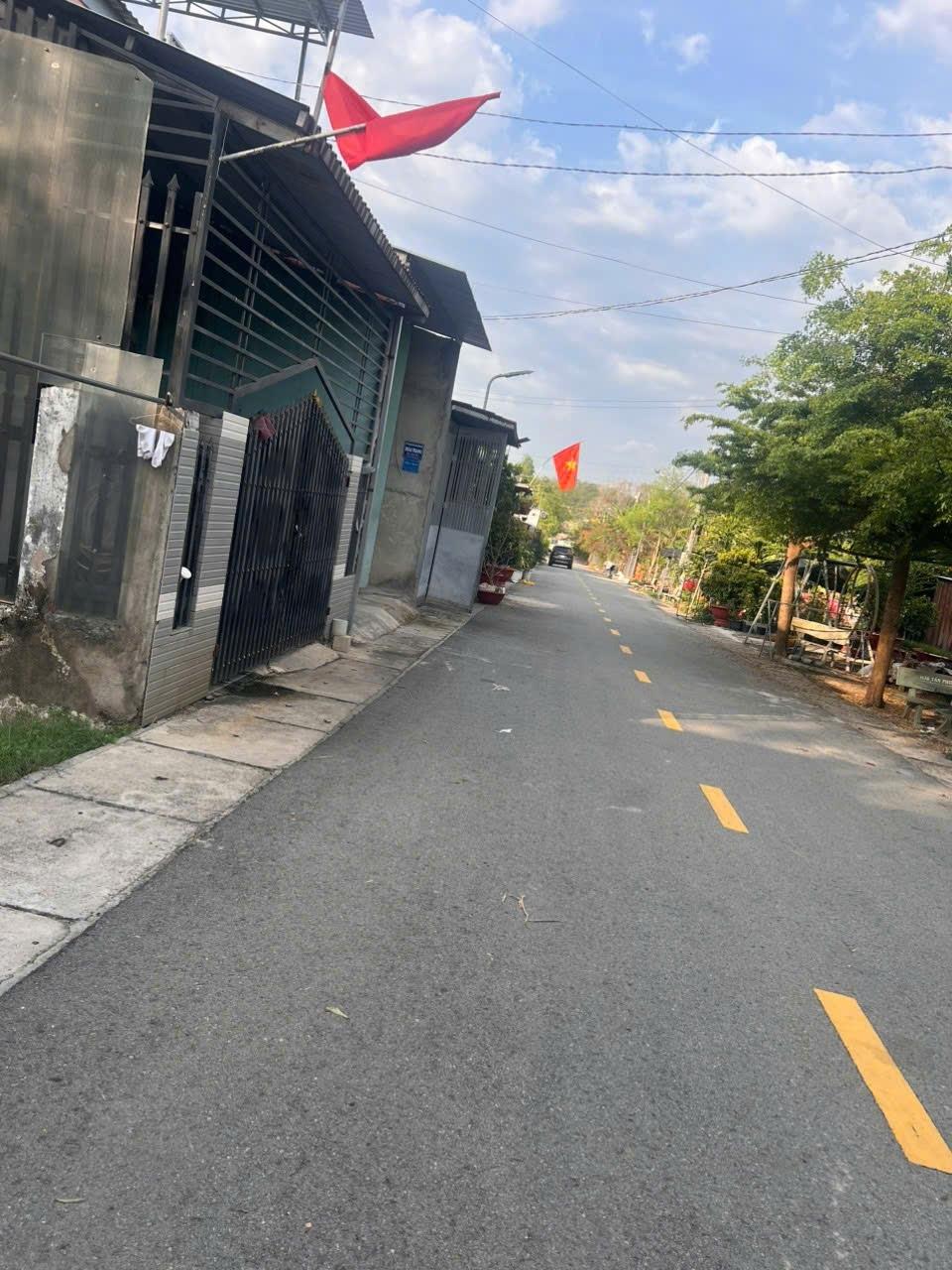 Chuyển nhượng mảnh đất 309 m2, hướng Tây-Bắc tại Phú Chánh - Tân Uyên - Bình Dương, giá 4,64 tỷ
