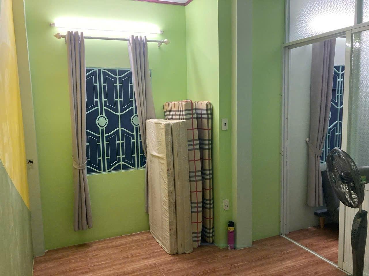 Cần bán gấp nhà sổ riêng 28 m2 tại Đường Phạm Văn Đồng - 3 - Gò Vấp - TP Hồ Chí Minh, giá 4 tỷ