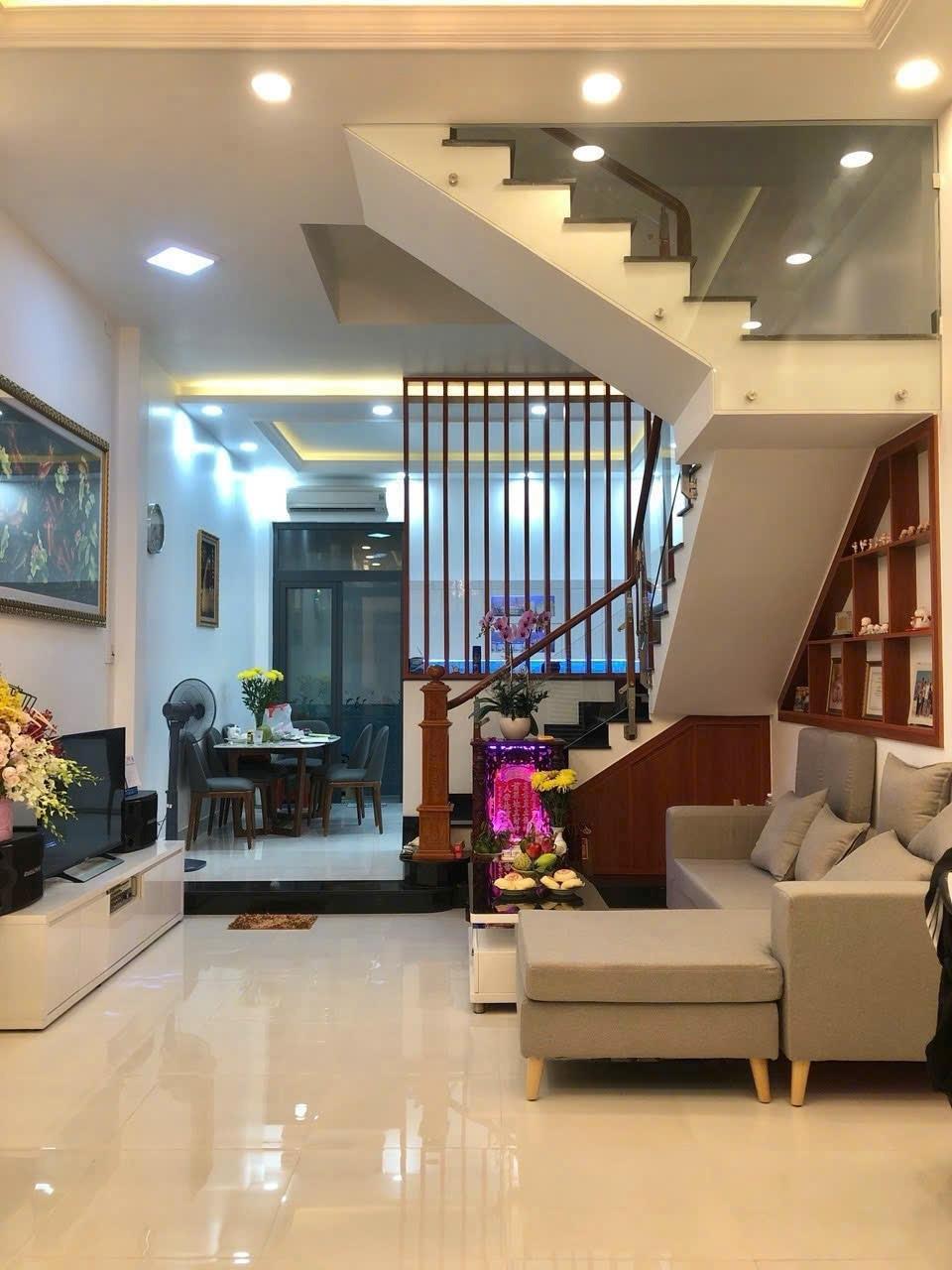 Bán nhà riêng 56,599998474121094 m2, hướng Đông-Nam tại Đường Ông Ích Khiêm - Quận 11, giá 12 tỷ