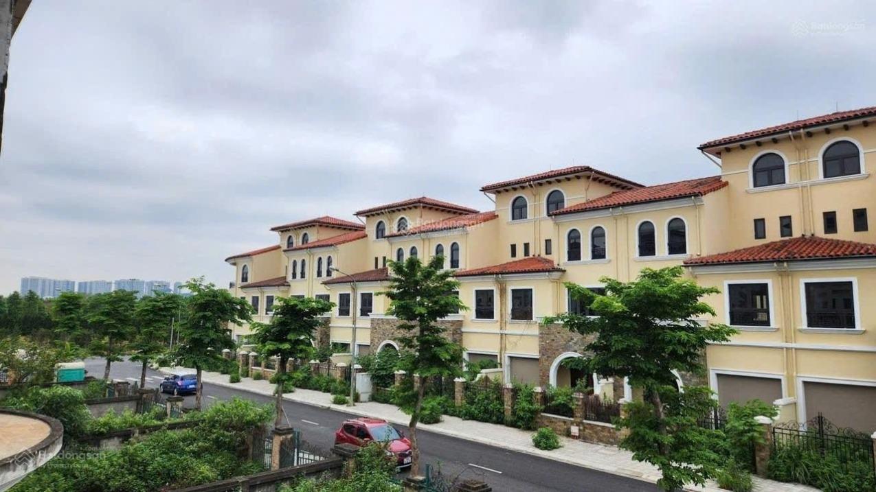 Chuyển nhượng nhà biệt thự, liền kề 146 m2, giá 23 tỷ tại Đường Láng Hòa Lạc - Hoài Đức - Hà Nội