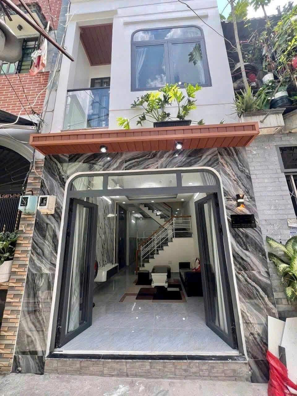 Cần bán ngay nhà riêng 38,5 m2, hướng Đông-Nam tại Đường Thanh Niên - Hóc Môn, giá 495 tr