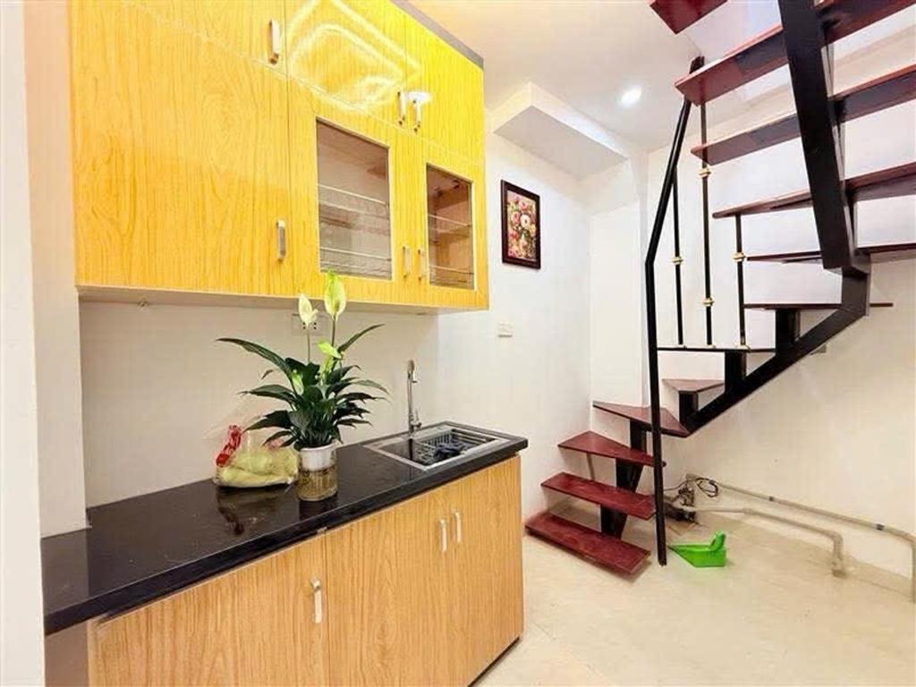 Cần bán gấp nhà 6 m2 tại Quận Đống Đa - Hà Nội, giá 2 tỷ