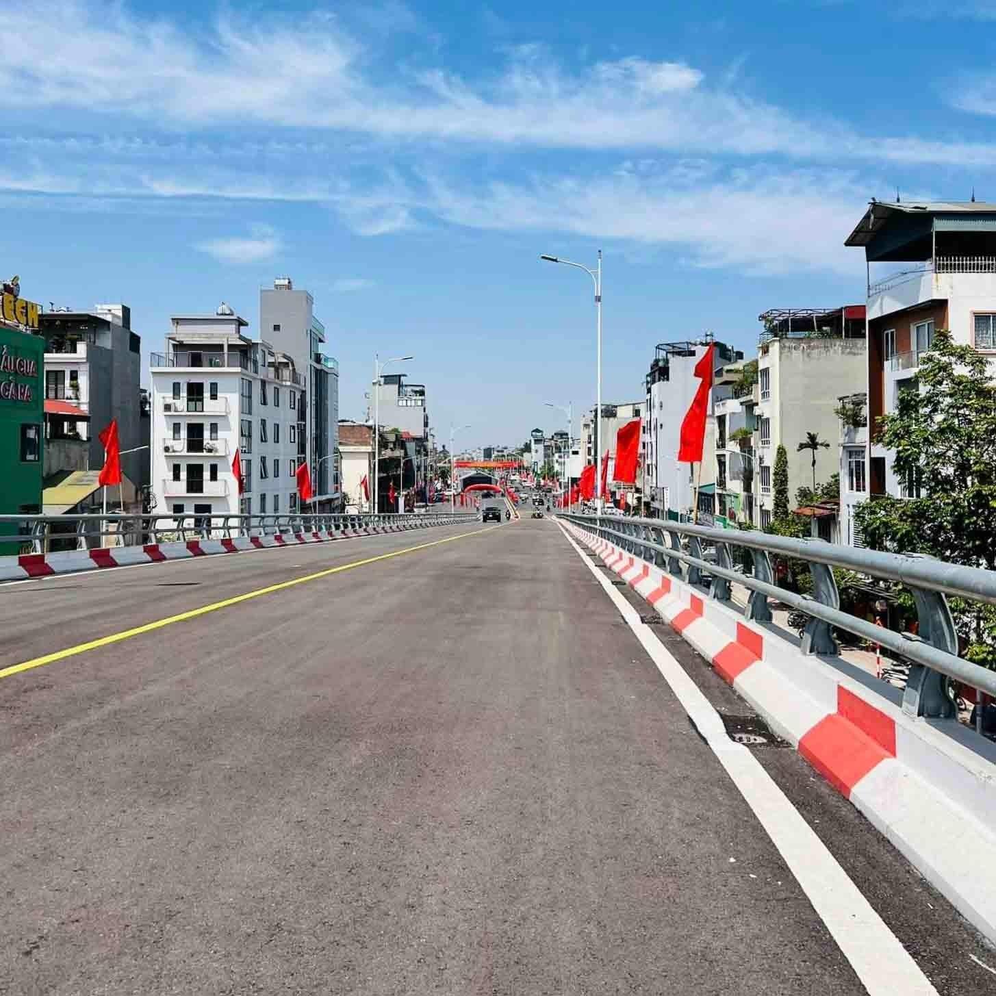 Cần bán gấp căn nhà mặt phố 152 m2, hướng Tây-Nam tại Đường Hồng Tiến - Long Biên, giá 58 tỷ
