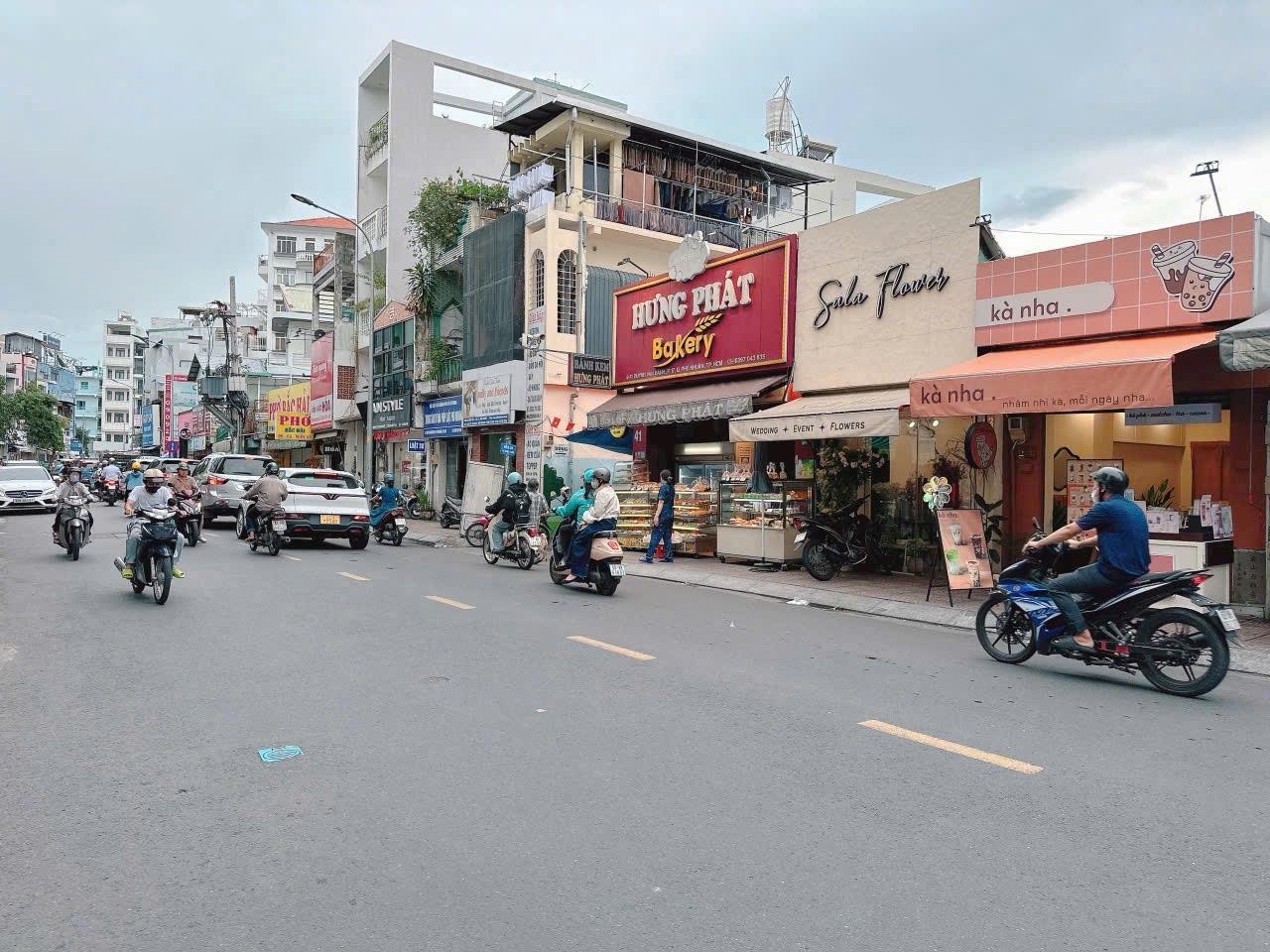 Sở hữu ngay nhà mặt phố 44 m2 tại Đường Huỳnh Văn Bánh - 10 - Phú Nhuận, giá 10,9 tỷ
