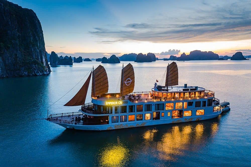 Bán nhanh nhà sổ riêng 69 m2, hướng Đông-Nam tại Thành phố Hạ Long - Quảng Ninh, giá 11,8 tỷ