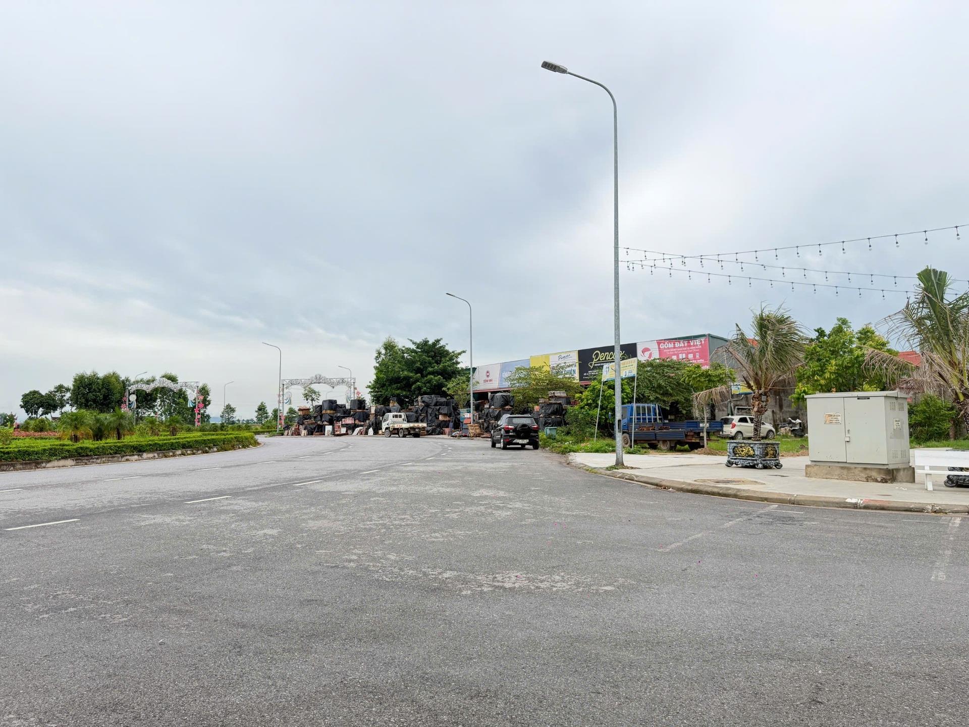 Bán gấp miếng đất 95 m2 tại Xã Nhân Thắng - Gia Bình - Bắc Ninh, giá 2,35 tỷ