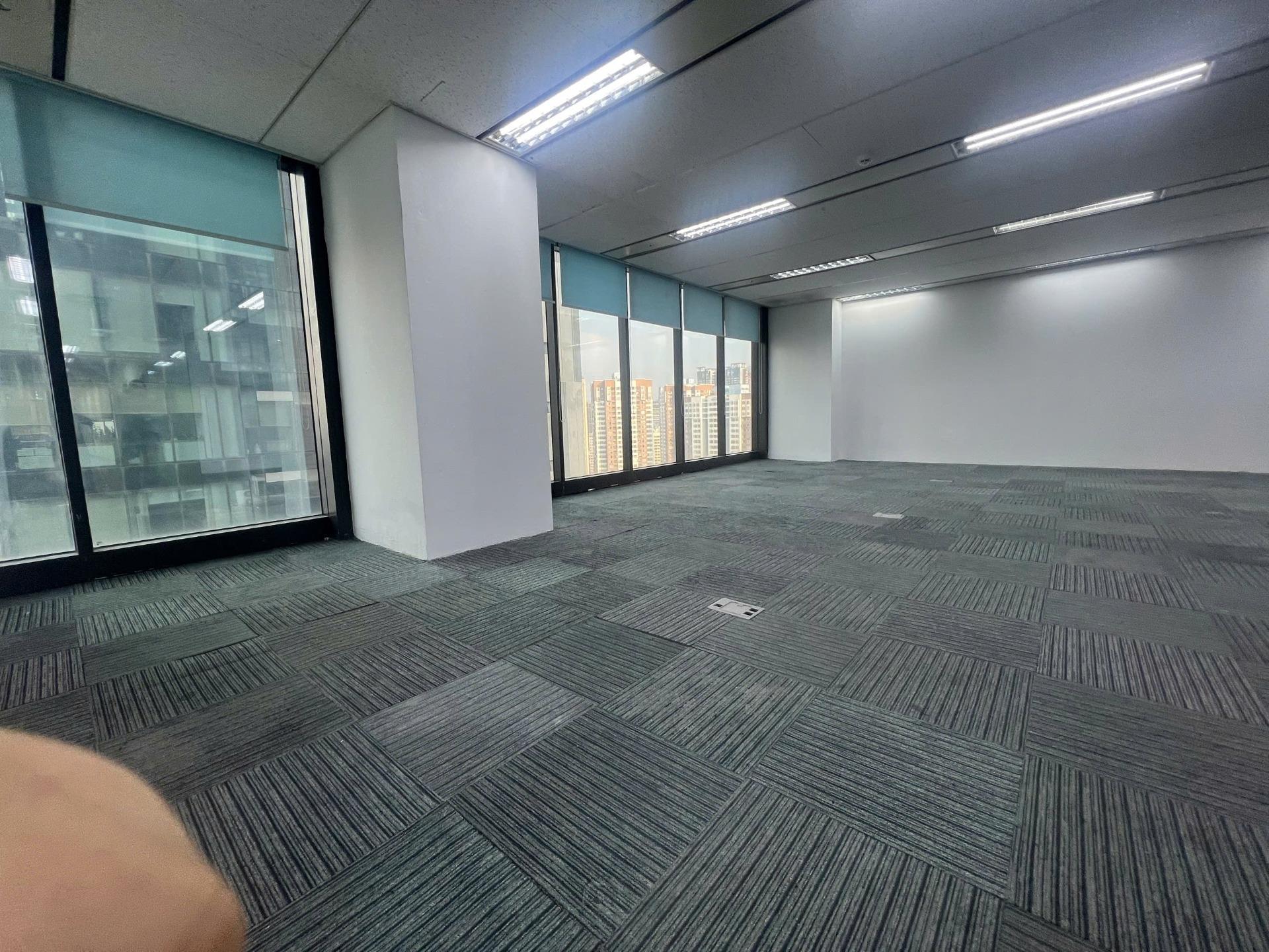 Cho thuê văn phòng Charmvit, 80m2 - 347m2, diện tích đa dạng, view thoáng, tầng 18