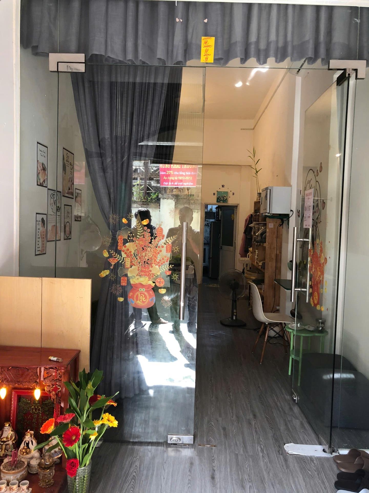 Bán gấp nhà sổ riêng 33,5 m2, hướng Đông-Nam tại Đường Huyền Quang - Tân Định - Quận 1, giá tốt