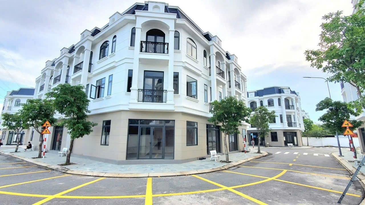 Sở hữu ngay căn nhà phố shophouse 68 m2, giá 5 tỷ tại Đường Bình Chuẩn 34 - Thuận An - Bình Dương