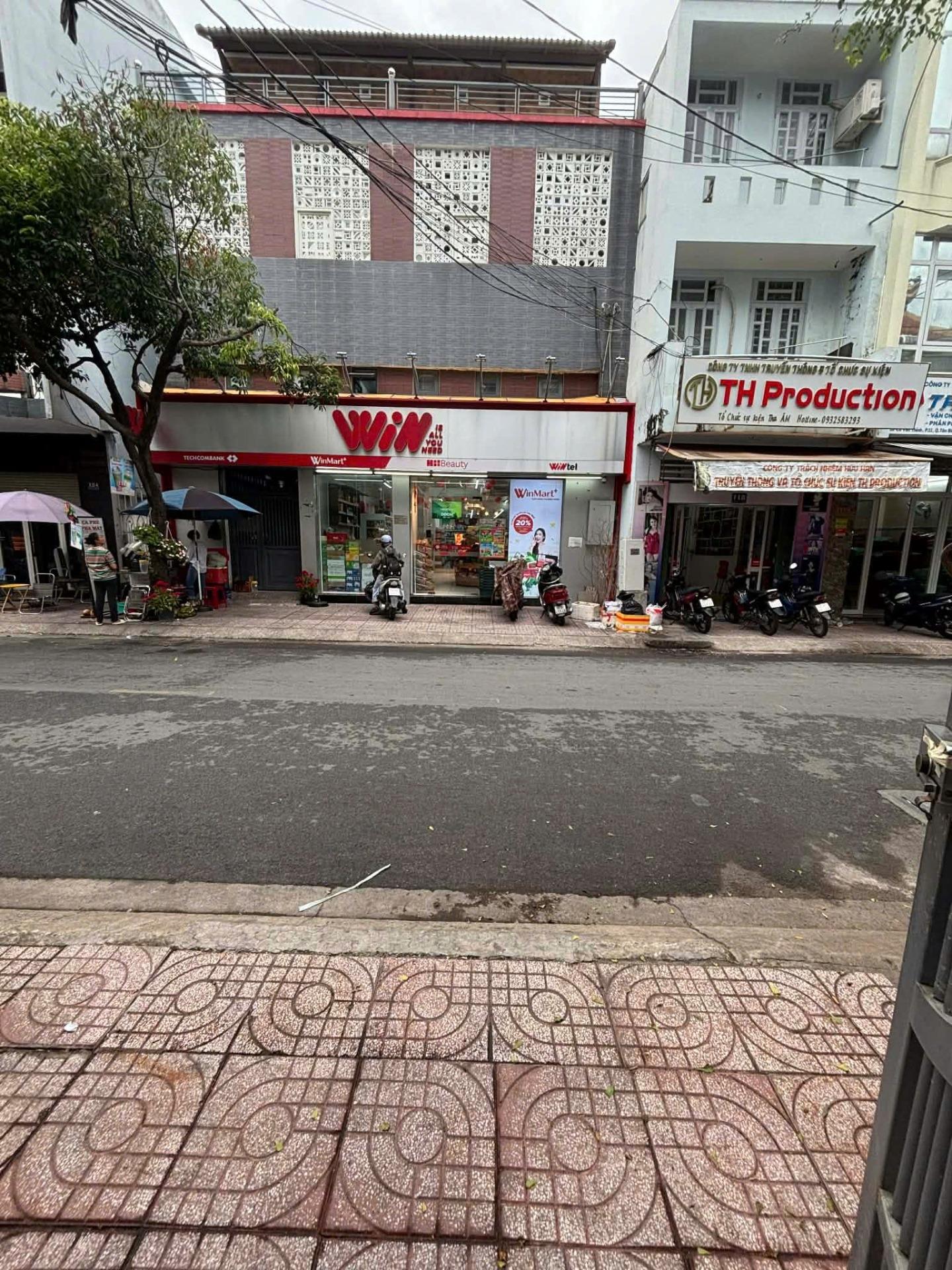 Chuyển nhượng nhà mặt phố đẹp 80 m2, hướng Đông-Bắc tại Đường Ca Văn Thỉnh - Tân Bình, giá 12 tr