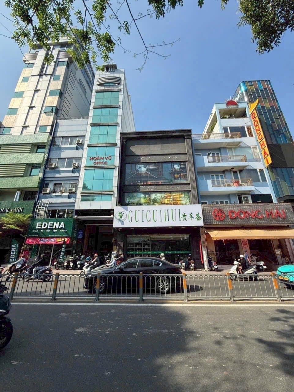Cần bán nhanh căn nhà mặt phố 230 m2, hướng Đông-Bắc tại Phố Hai Bà Trưng - 6 - Quận 3, giá 170 tỷ
