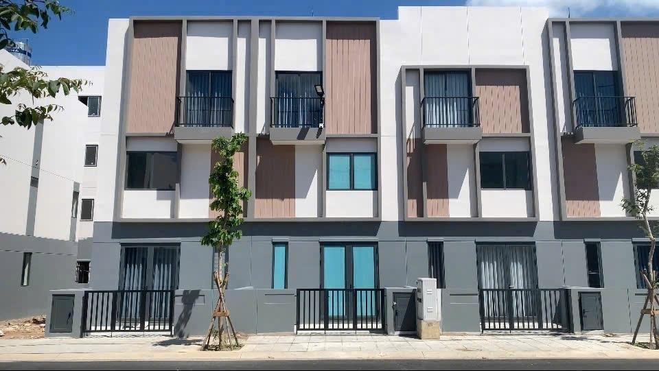 Sở hữu ngay nhà mặt phố đẹp 60 m2, hướng Tây tại Xã Chánh Phú Hòa - Bến Cát, giá 2,1 tỷ