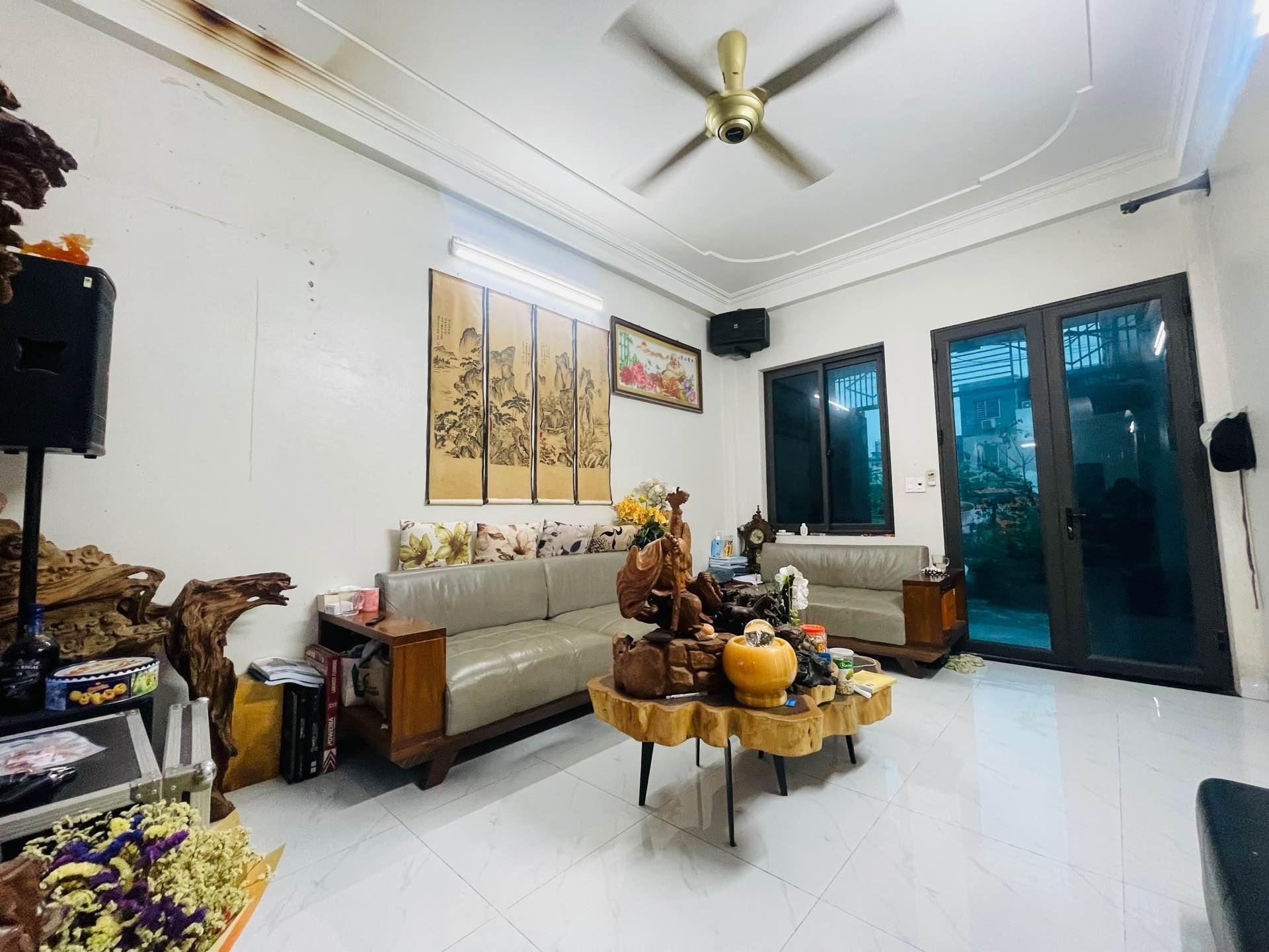 Cần bán ngay căn nhà đẹp 54 m2 tại Đường Định Công Hạ - Định Công - Hoàng Mai, giá 4,25 tỷ