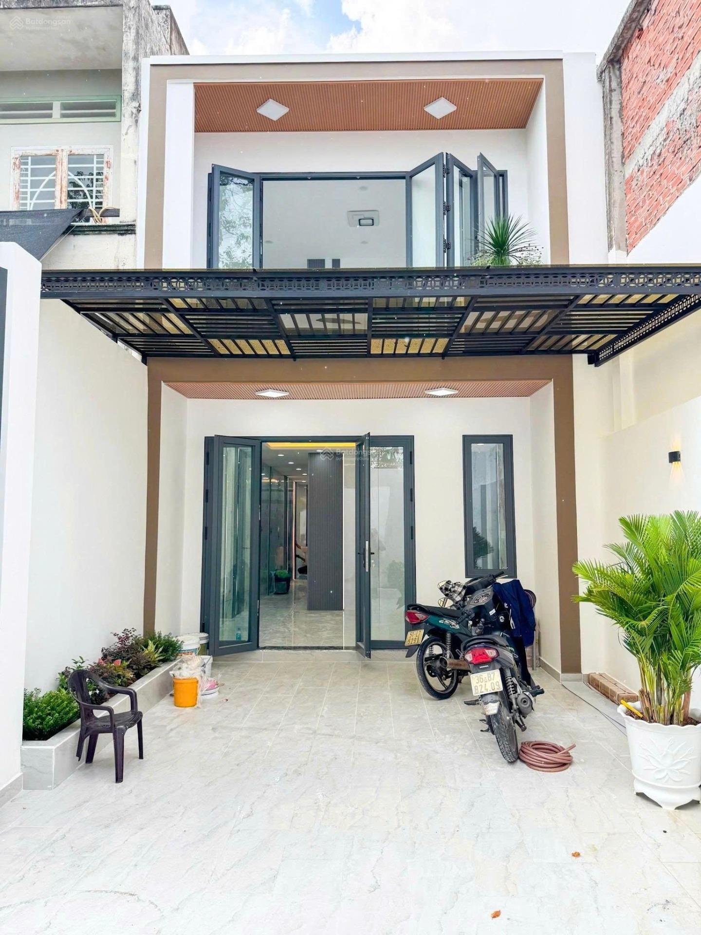 Cần bán nhanh nhà riêng sổ đỏ 100,30000305175781 m2 tại Đường Quốc Lộ 13 - Thuận An, giá 1,6 tỷ