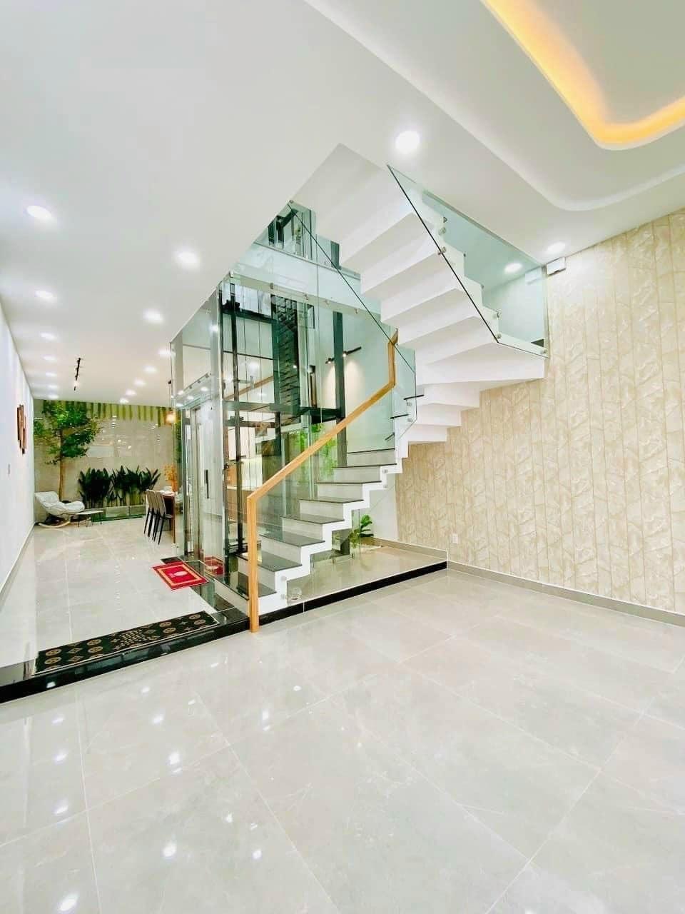 Cần bán nhanh nhà shr 58 m2 tại Đường Nguyễn Văn Hưởng - Thảo Điền - Quận 2, giá 3,18 tỷ