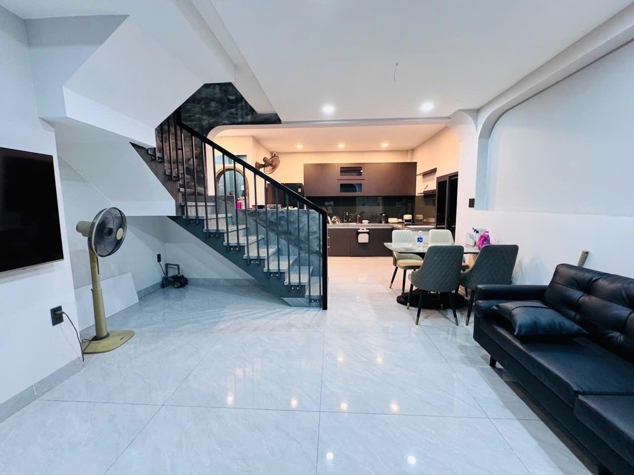 Bán nhà sổ hồng riêng 50 m2 tại Đường Đoàn Văn Bơ - 14 - Quận 4 - TP Hồ Chí Minh, giá 5,65 tỷ